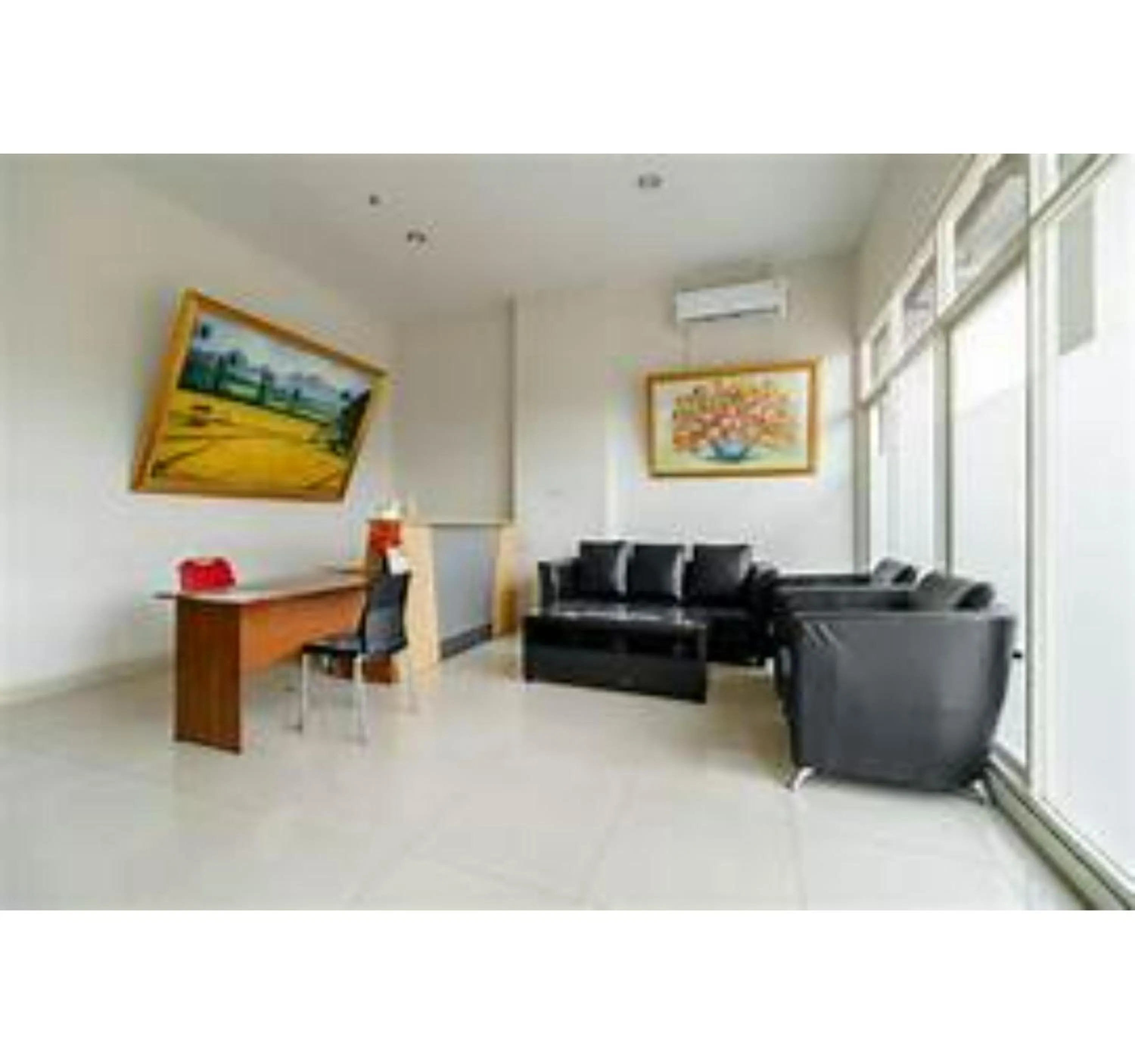 Lobby or reception in OYO Life 93374 Andira Inn