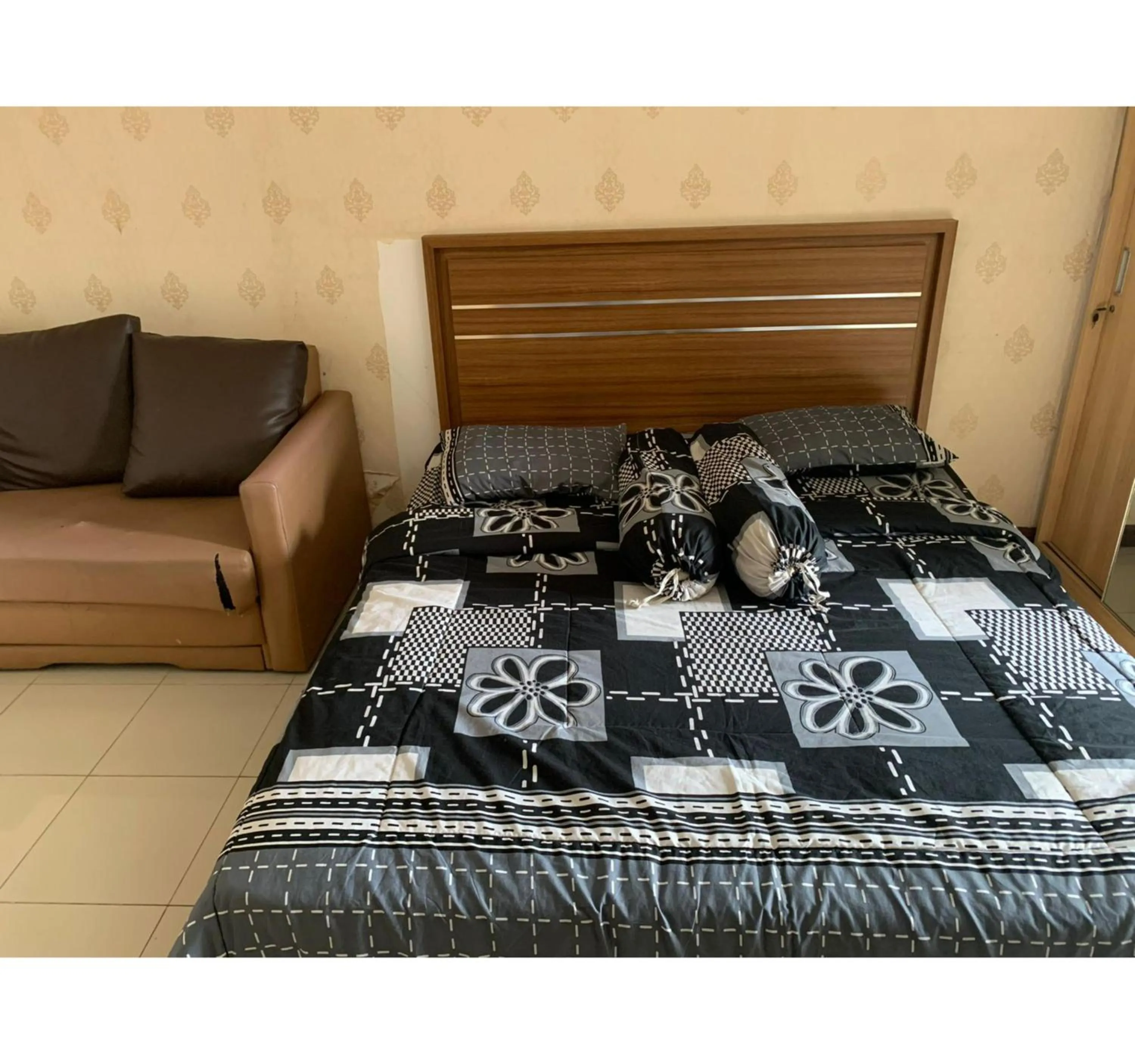 Bedroom, Bed in OYO Life 93374 Andira Inn