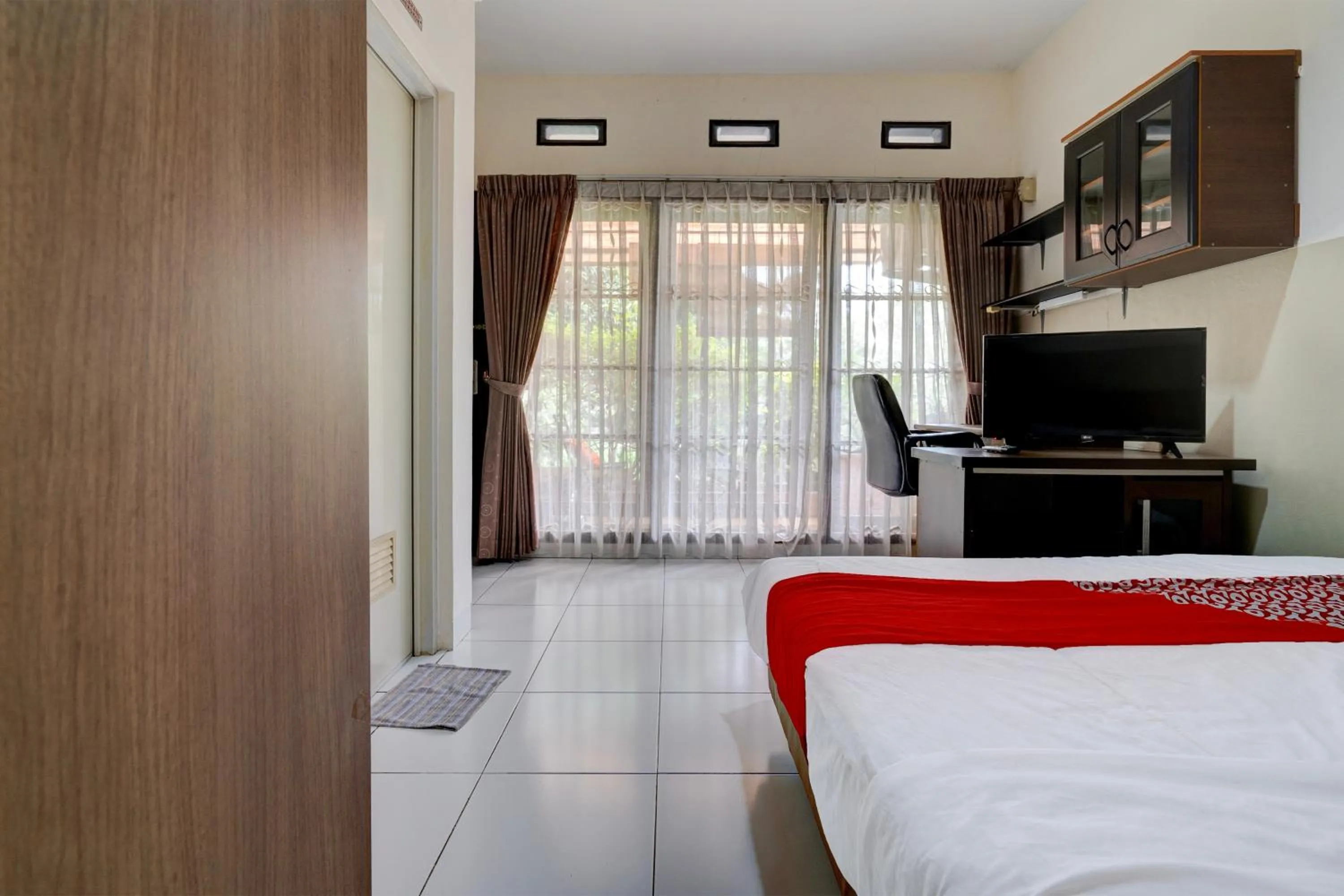 Bedroom in Hotel O Sukamulya Homestay