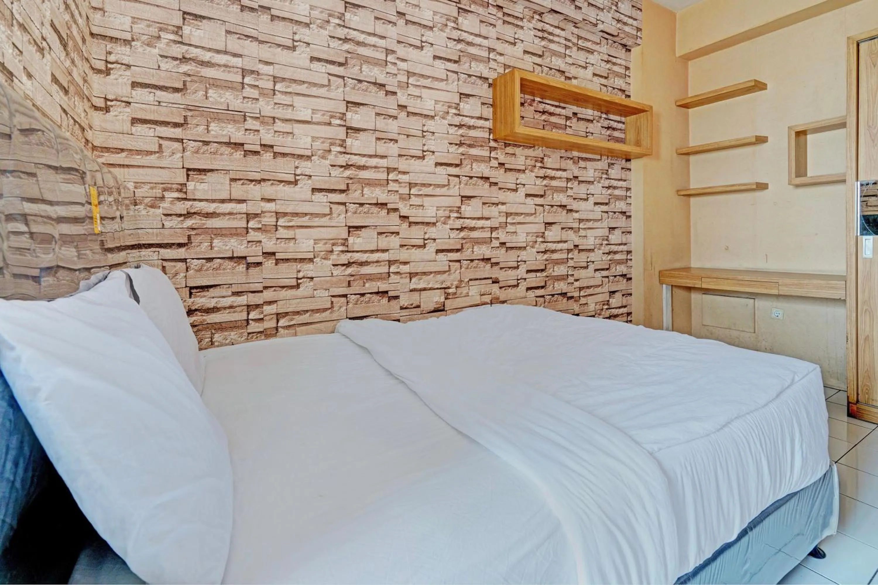 Bedroom, Bed in OYO 93352 Apartement Gateway Cicadas By Db Rent