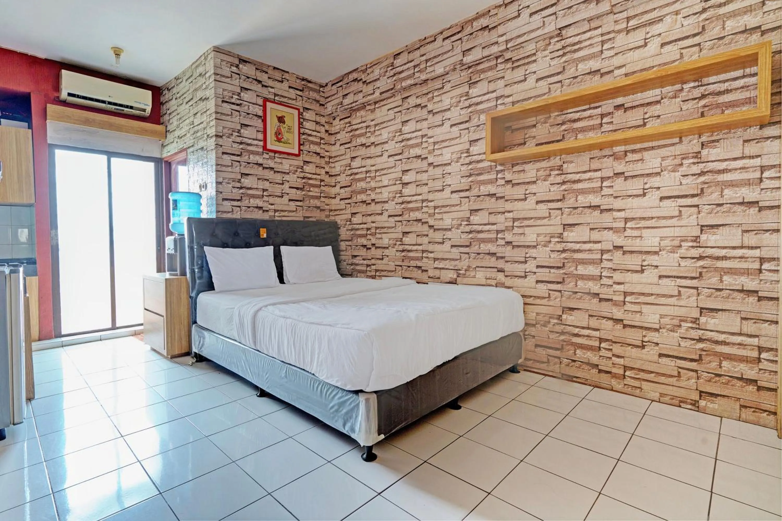 Bedroom, Bed in OYO 93352 Apartement Gateway Cicadas By Db Rent