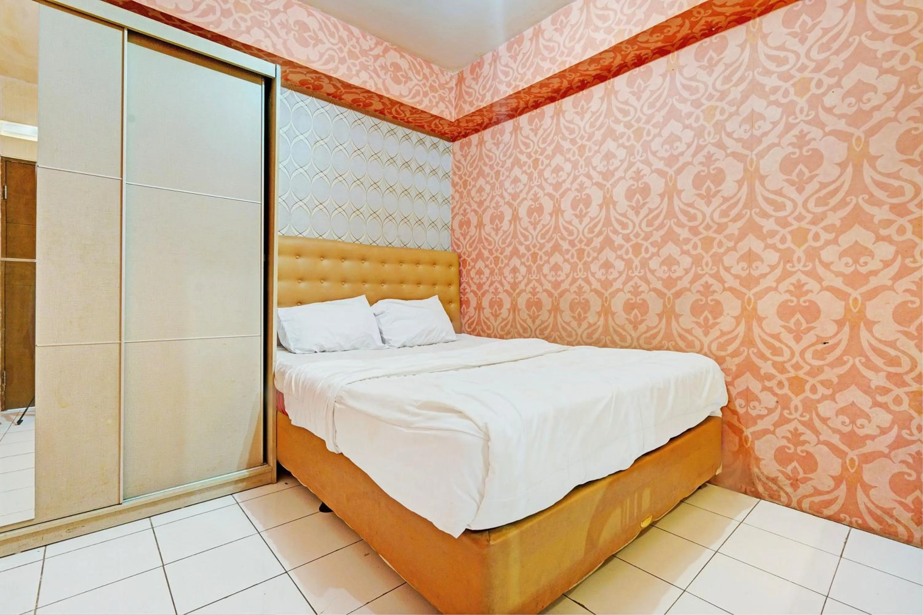 Bedroom, Bed in OYO 93352 Apartement Gateway Cicadas By Db Rent