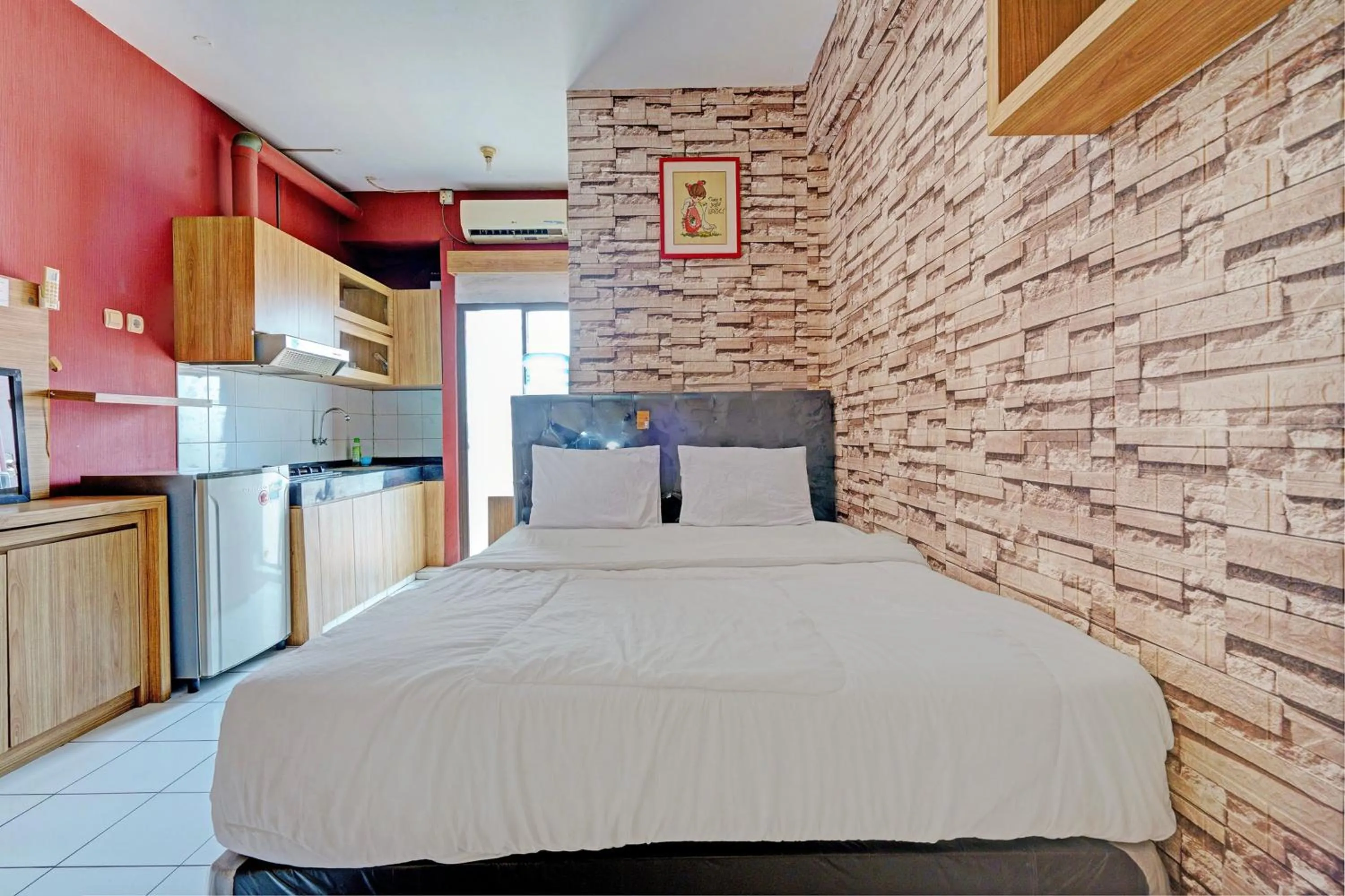 Bedroom, Bed in OYO 93352 Apartement Gateway Cicadas By Db Rent