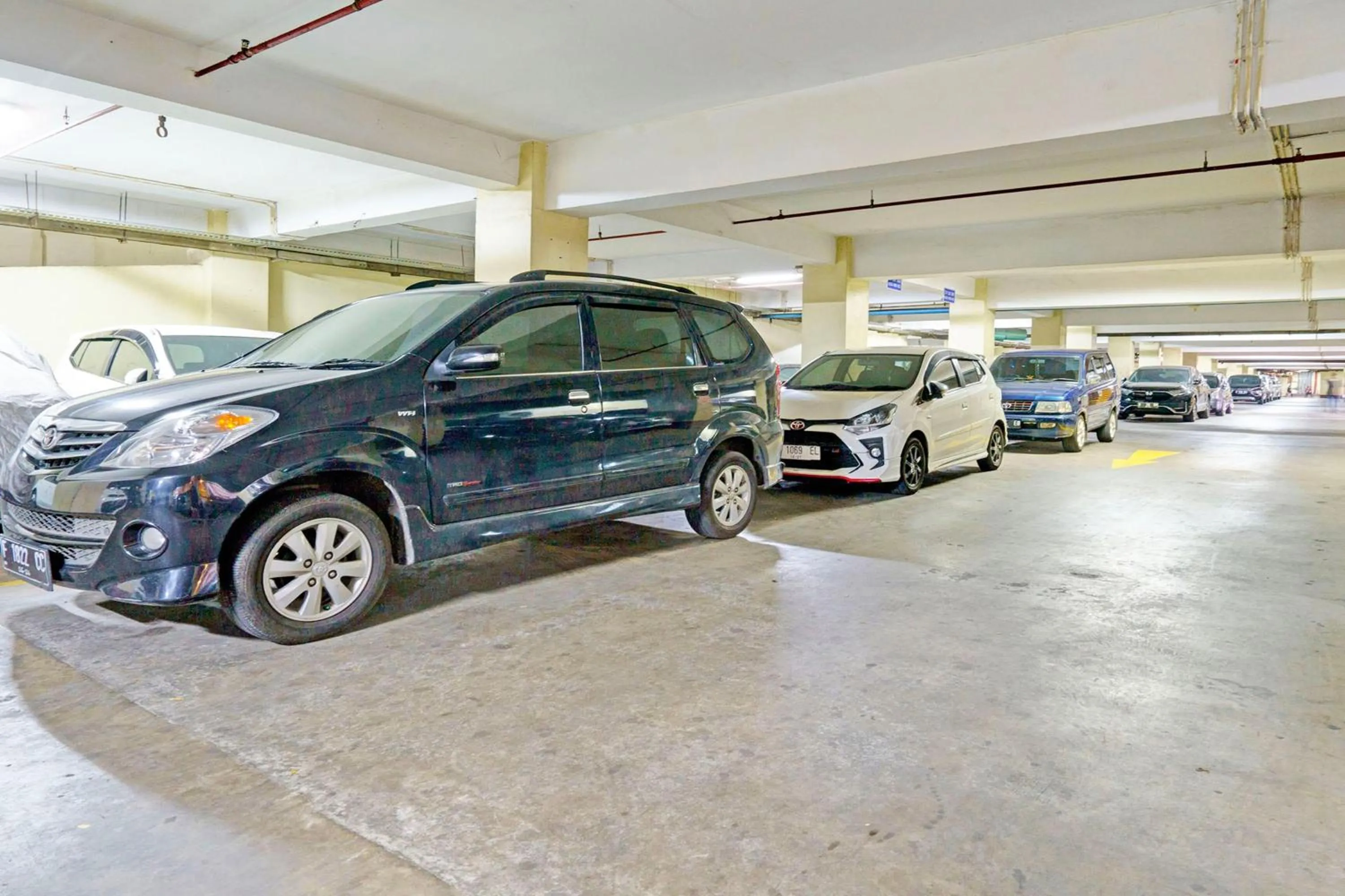 Facade/entrance in OYO 93352 Apartement Gateway Cicadas By Db Rent