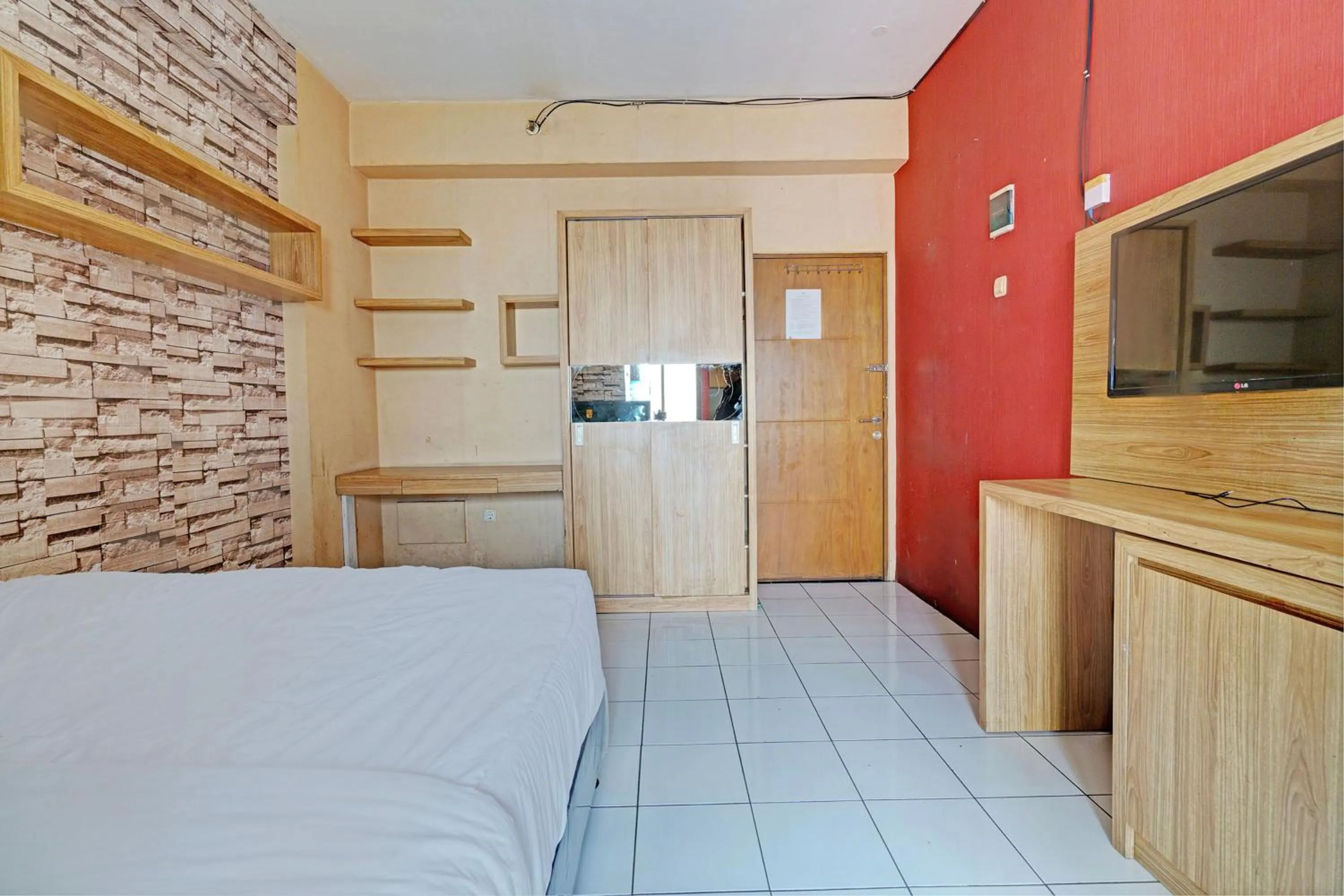 Bedroom, Bed in OYO 93352 Apartement Gateway Cicadas By Db Rent