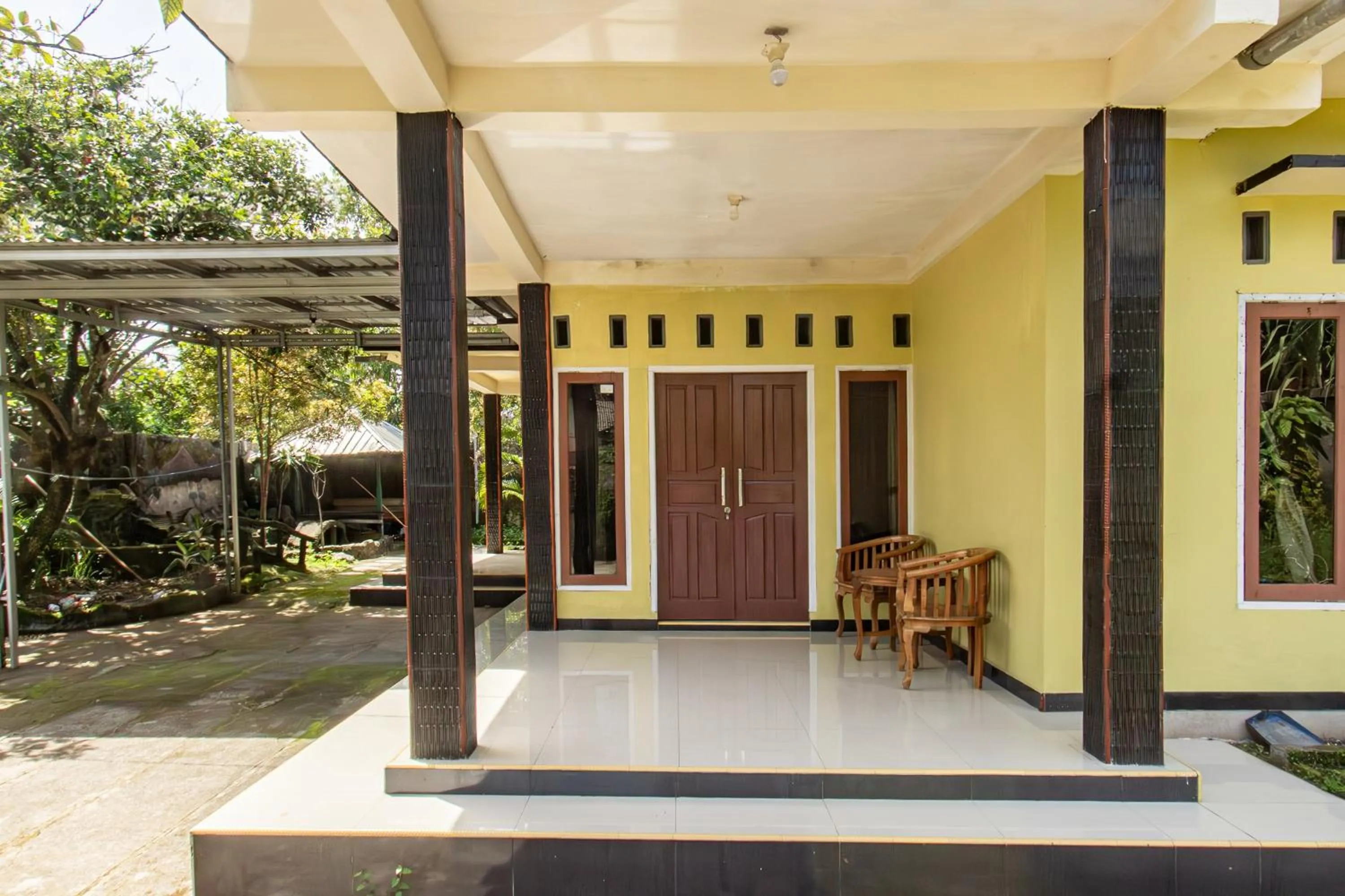 Facade/entrance in OYO Life 93409 Anugrah House