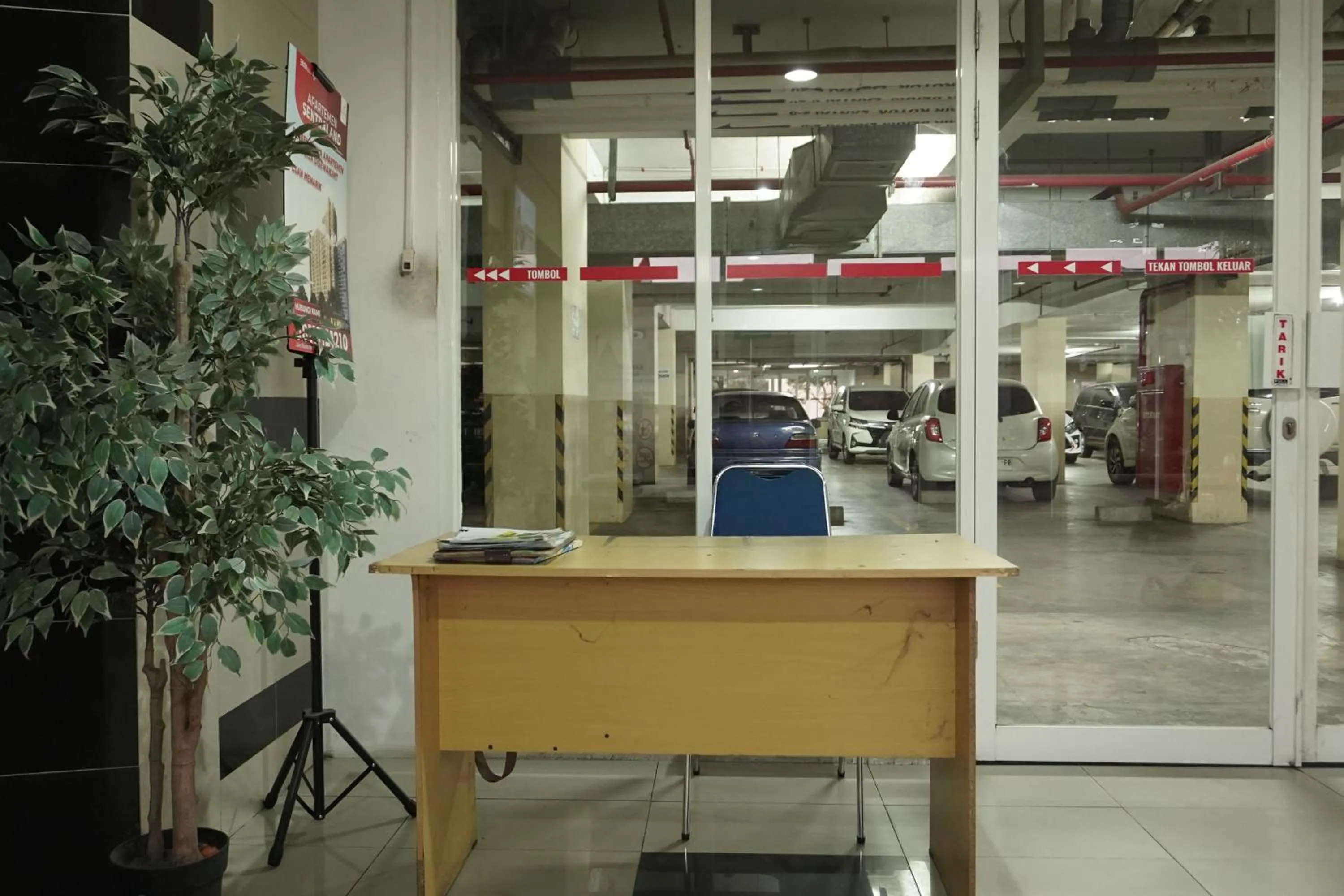 Lobby or reception in Hotel O Apartement Sentraland Karawang By Agung Rent