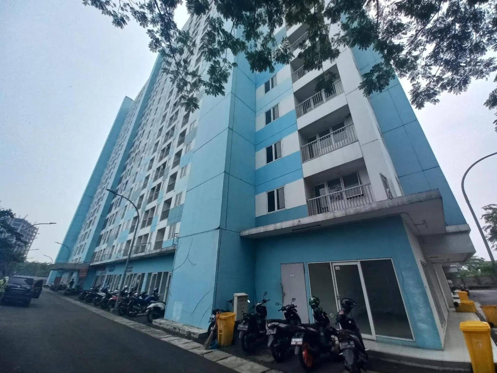 Facade/entrance in Hotel O Apartement Sentraland Karawang By Agung Rent