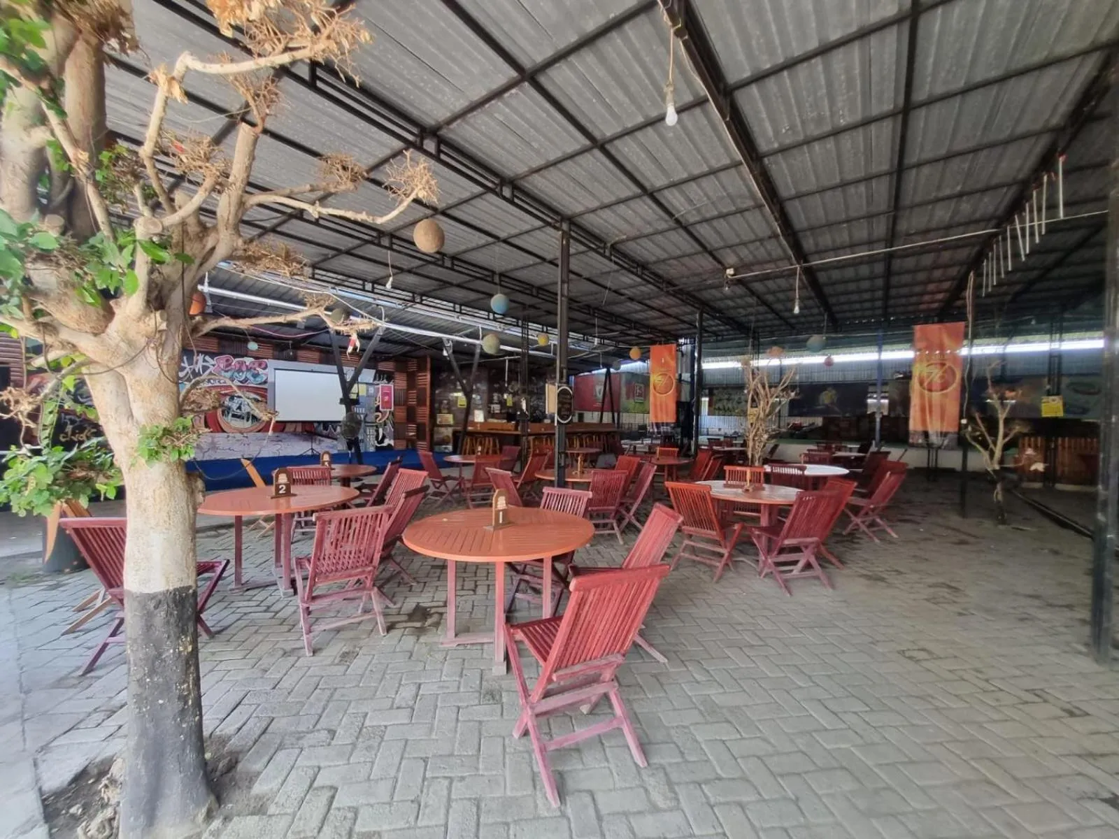 Restaurant/places to eat in Hotel O New Asembagus 2