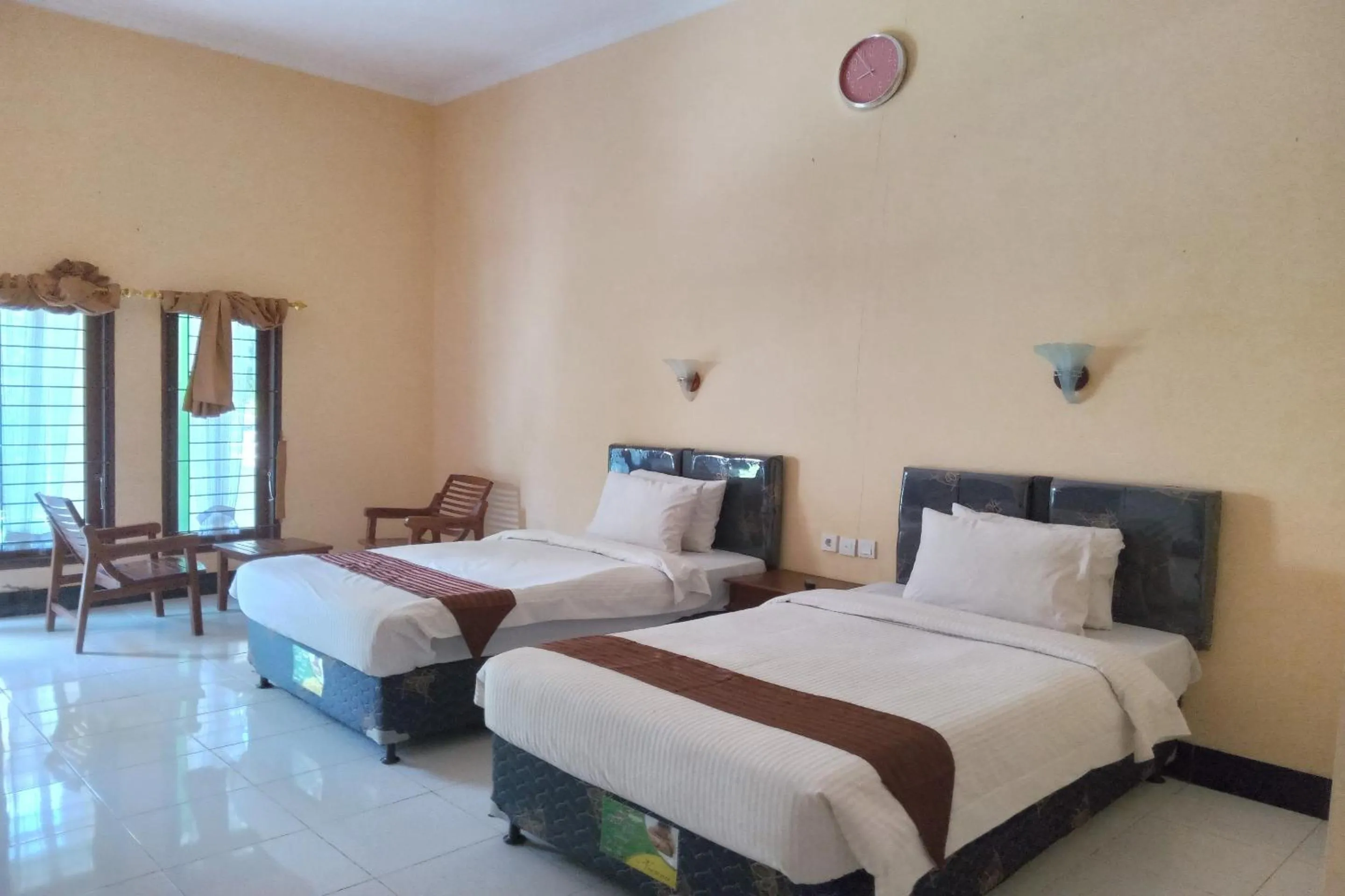 Bedroom, Bed in Capital O 93391 Golden Manggis Hotel Near SMKN 1 Lingsar
