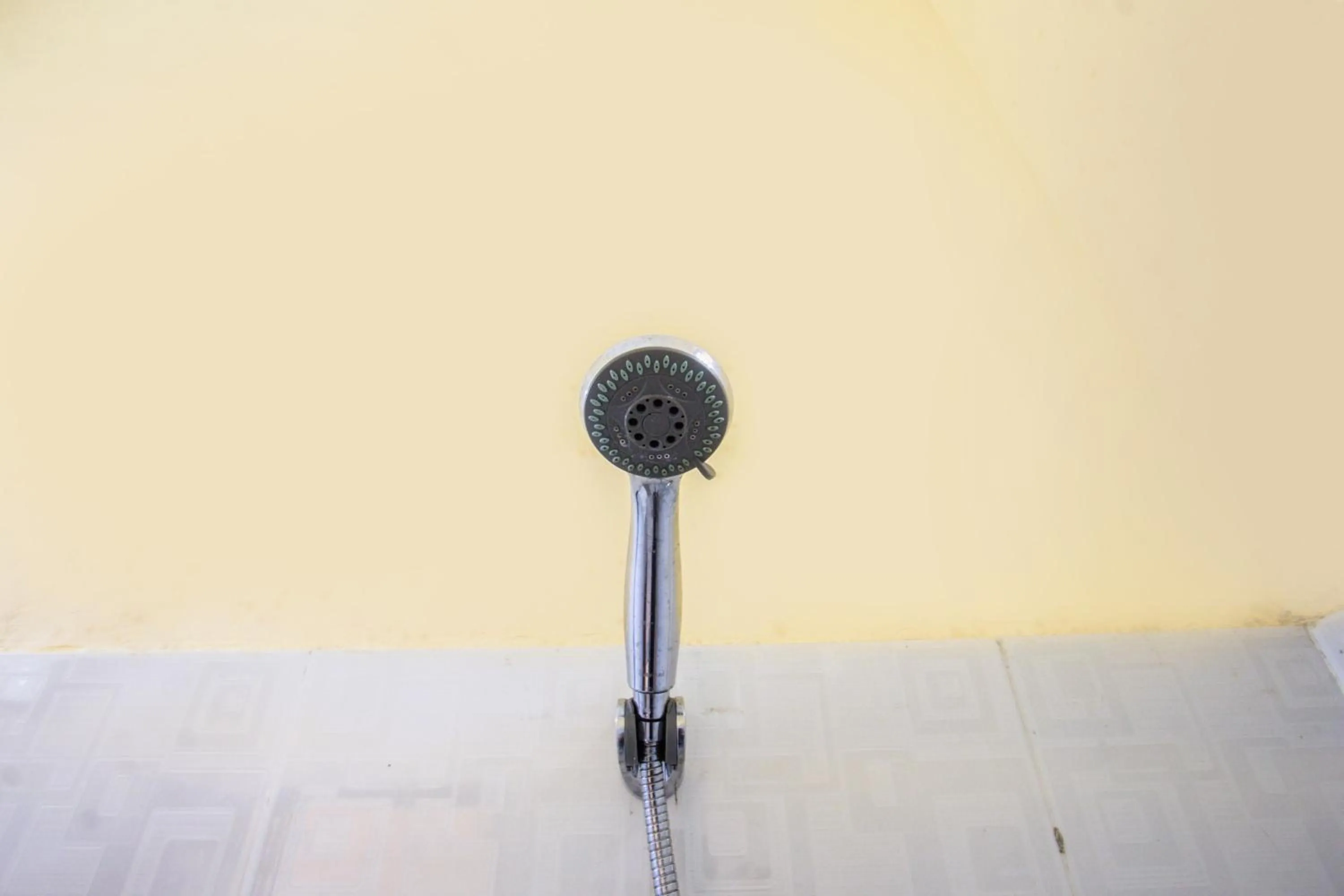 Bathroom in Capital O 93391 Golden Manggis Hotel Near SMKN 1 Lingsar