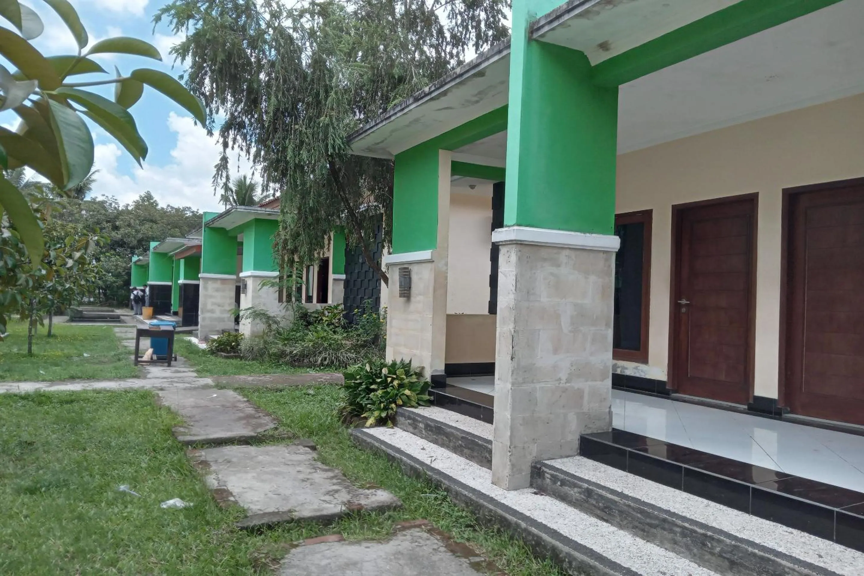 Facade/entrance in Capital O 93391 Golden Manggis Hotel Near SMKN 1 Lingsar