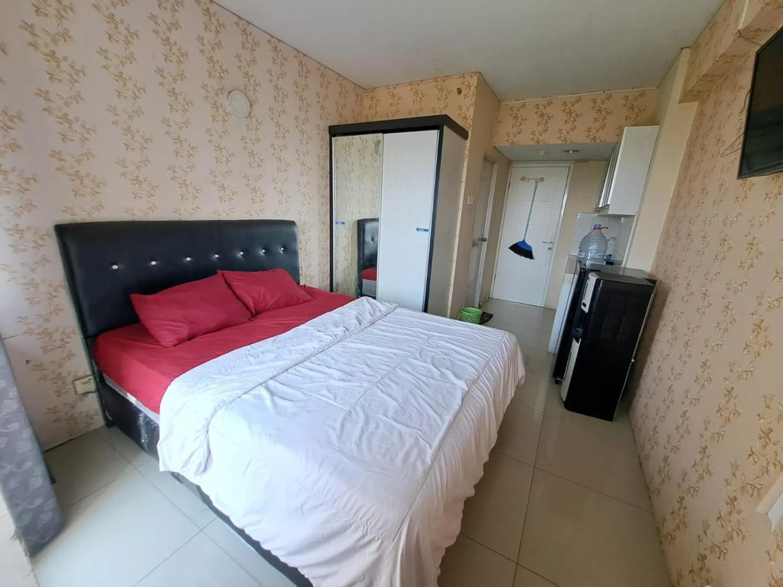 Bedroom, Bed in Hotel O Apartement Grand Sentraland By King Property