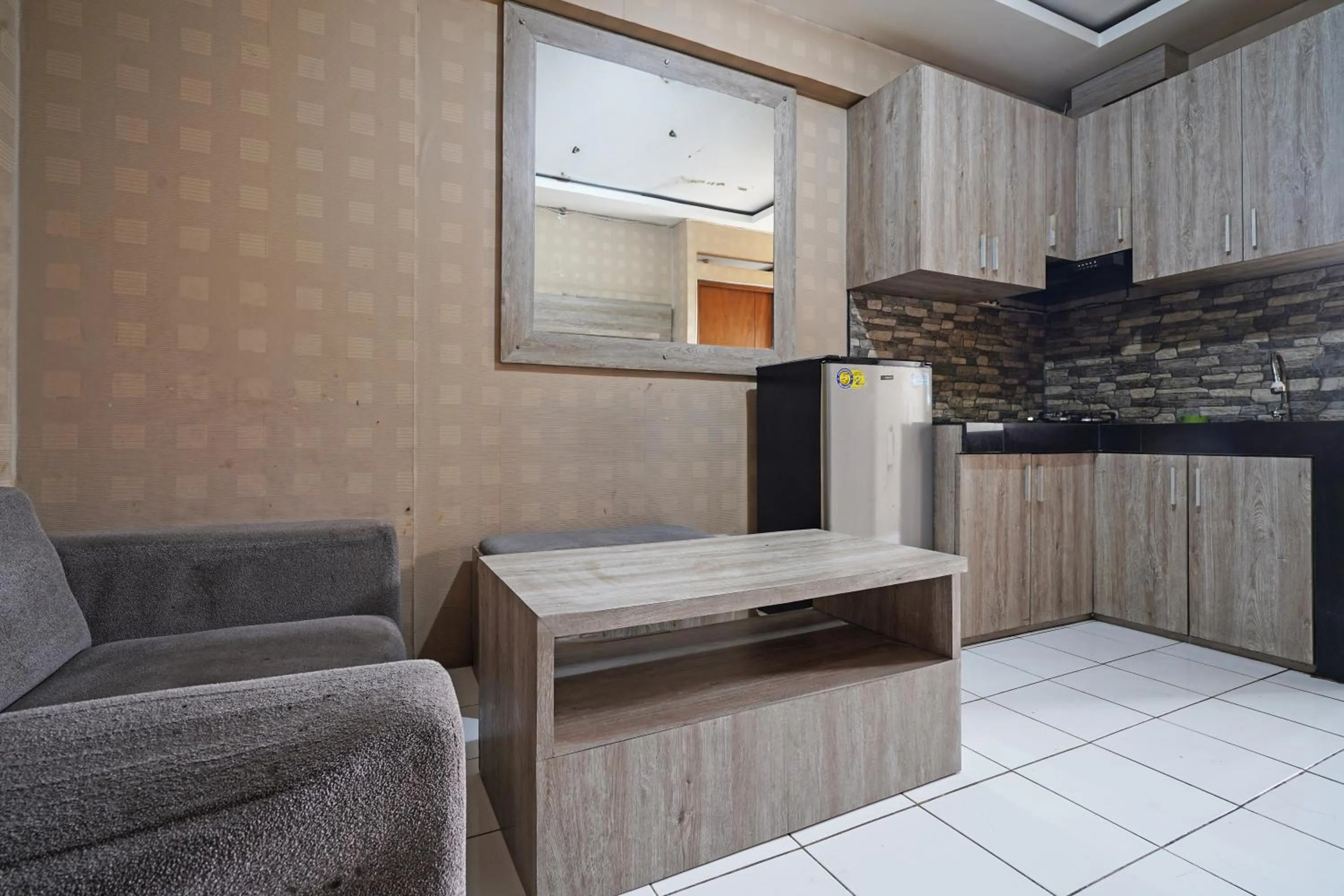 Lobby or reception in OYO 93365 Apartement Gateway By Sarana Cipta Mahakarya Ii