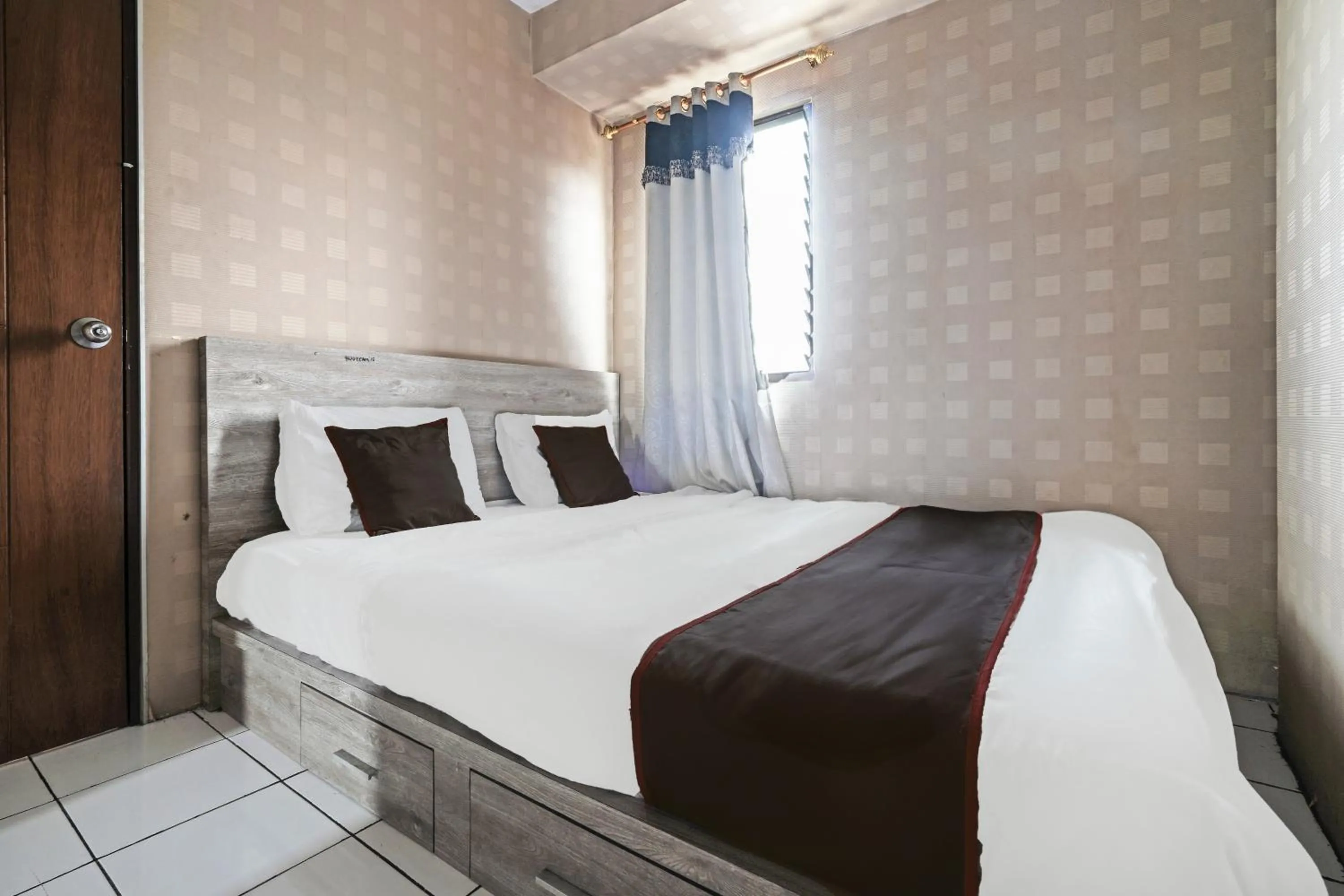 Bedroom, Bed in OYO 93365 Apartement Gateway By Sarana Cipta Mahakarya Ii