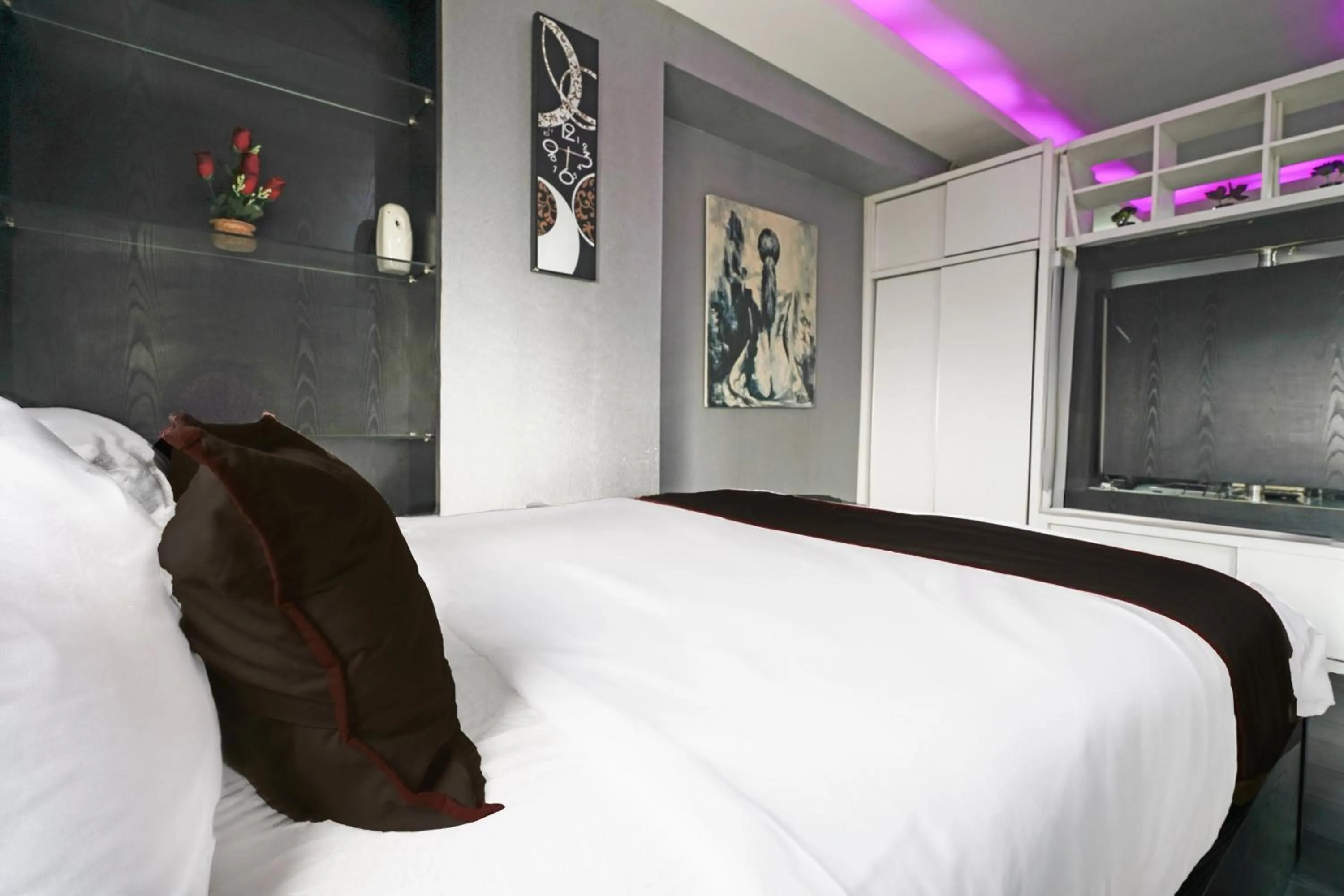 Bedroom, Bed in OYO 93365 Apartement Gateway By Sarana Cipta Mahakarya Ii