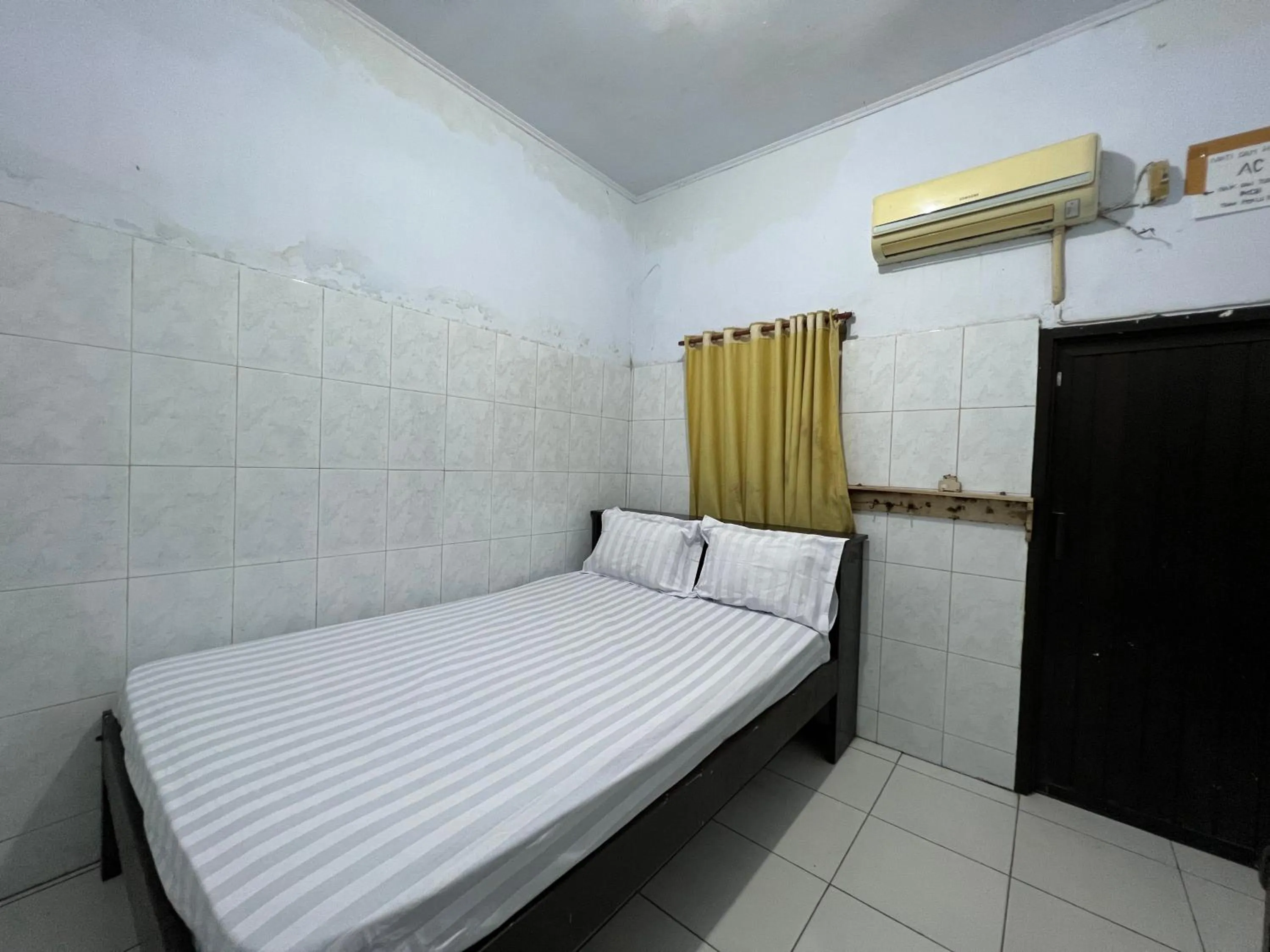 Bedroom, Bed in Hotel O Pondok Bulo Ugi Syariah Near SD Negeri 185 Pinrang