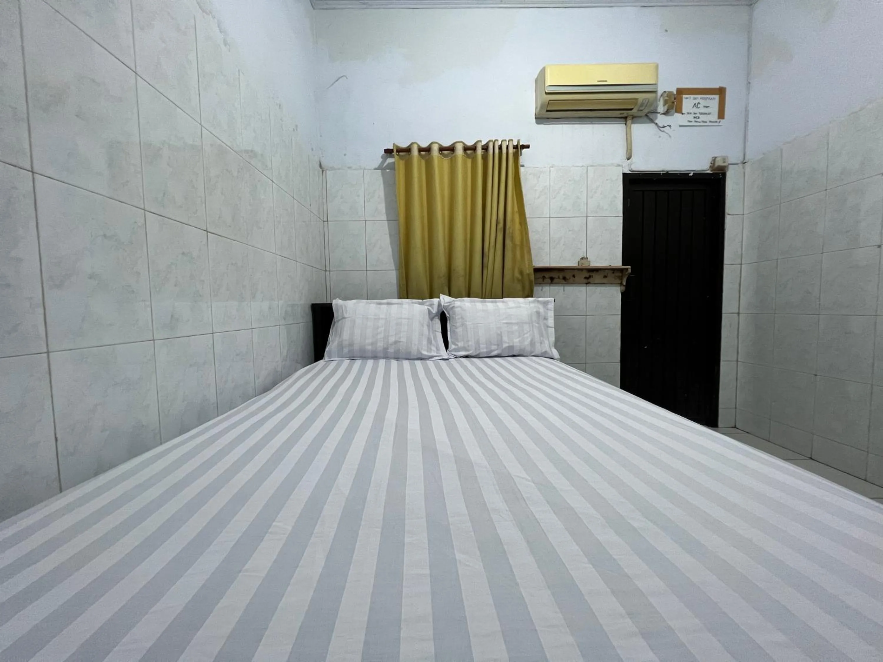 Bedroom, Bed in Hotel O Pondok Bulo Ugi Syariah Near SD Negeri 185 Pinrang