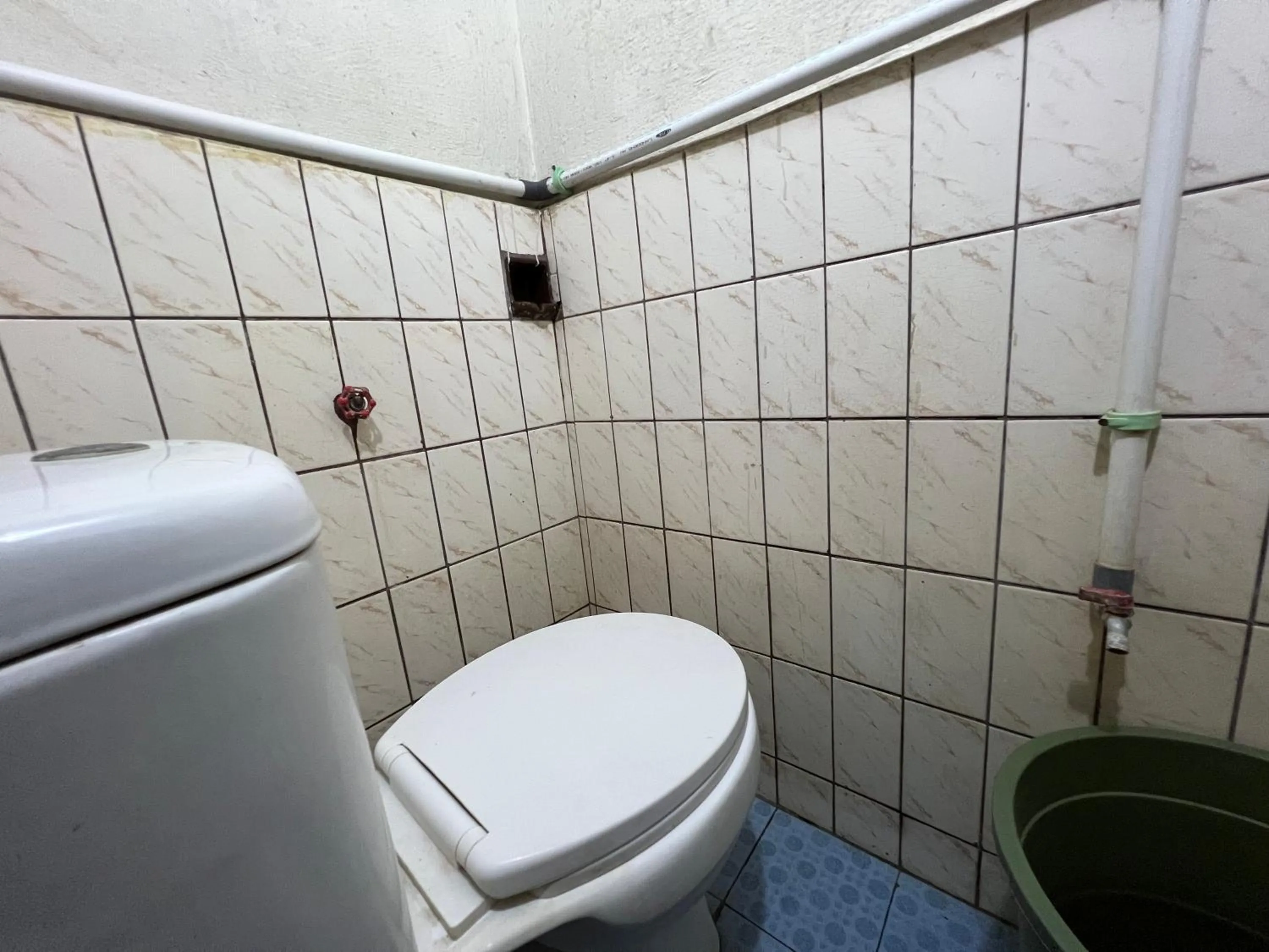 Bathroom in Hotel O Pondok Bulo Ugi Syariah Near SD Negeri 185 Pinrang