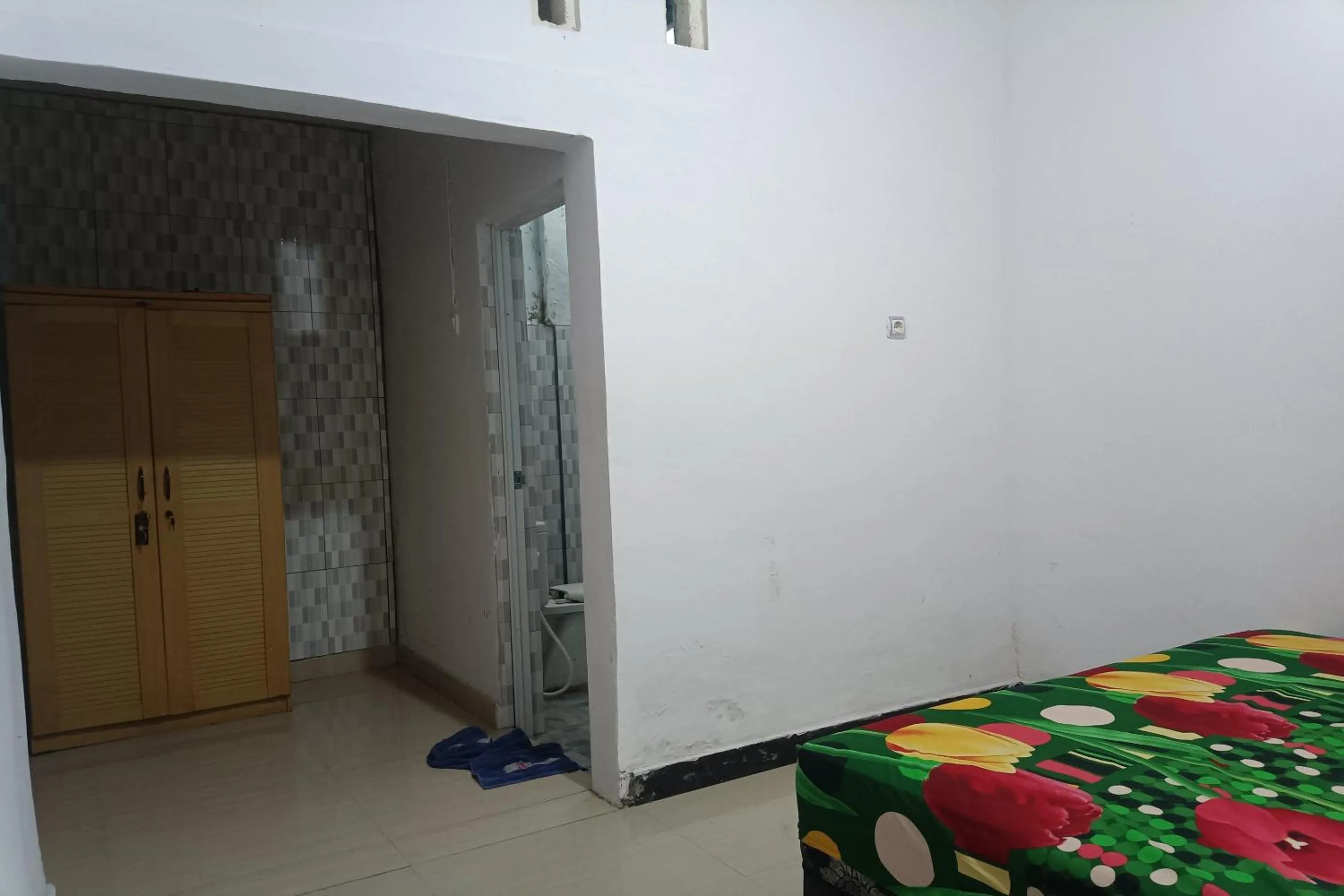 Bedroom, Bed in Hotel O Penginapan Annisya Near SMA Negeri 2 Mataram