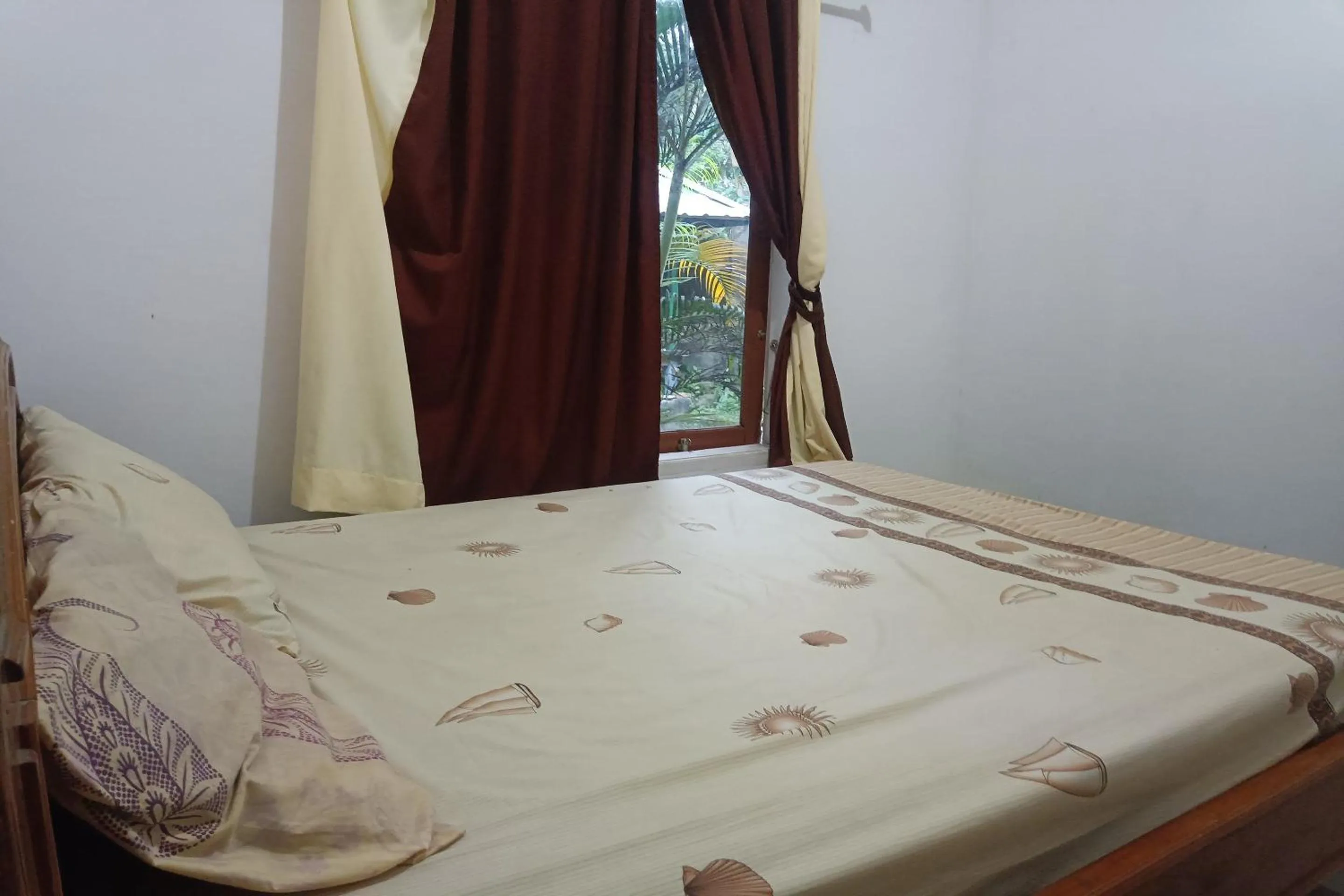 Bedroom, Bed in Hotel O Penginapan Annisya Near SMA Negeri 2 Mataram