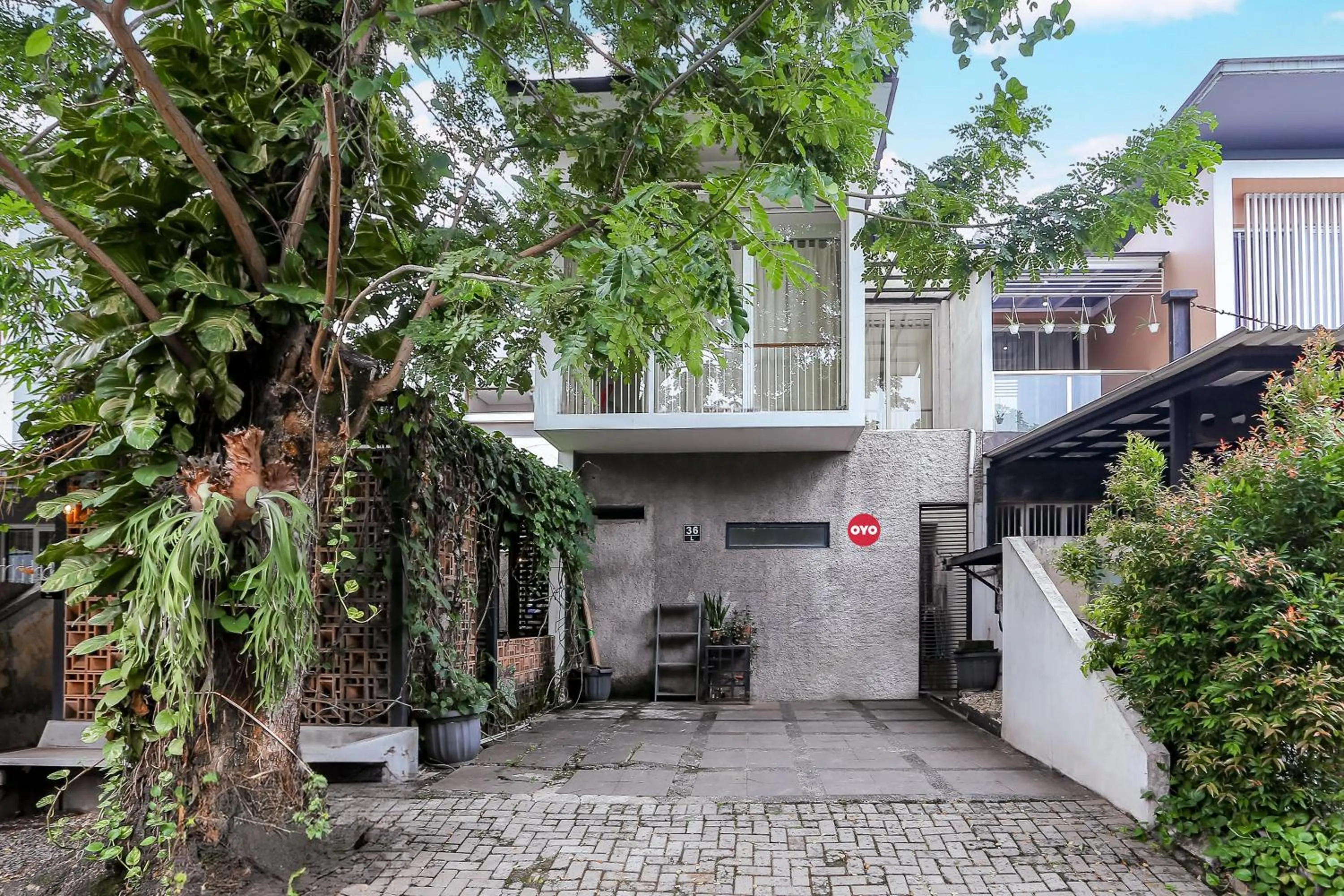 Facade/entrance in OYO 93370 Lot Thirty Six