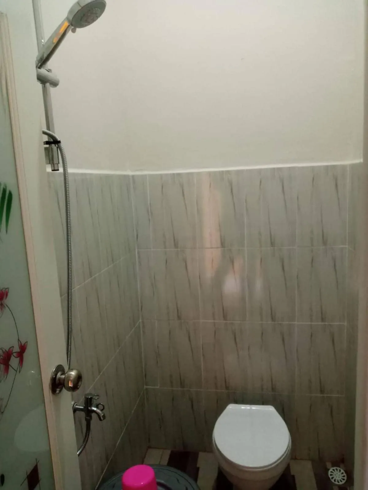 Bathroom in OYO 93414 Wisma Ratu Syariah Near SMP Negeri 2 Watang Pulu