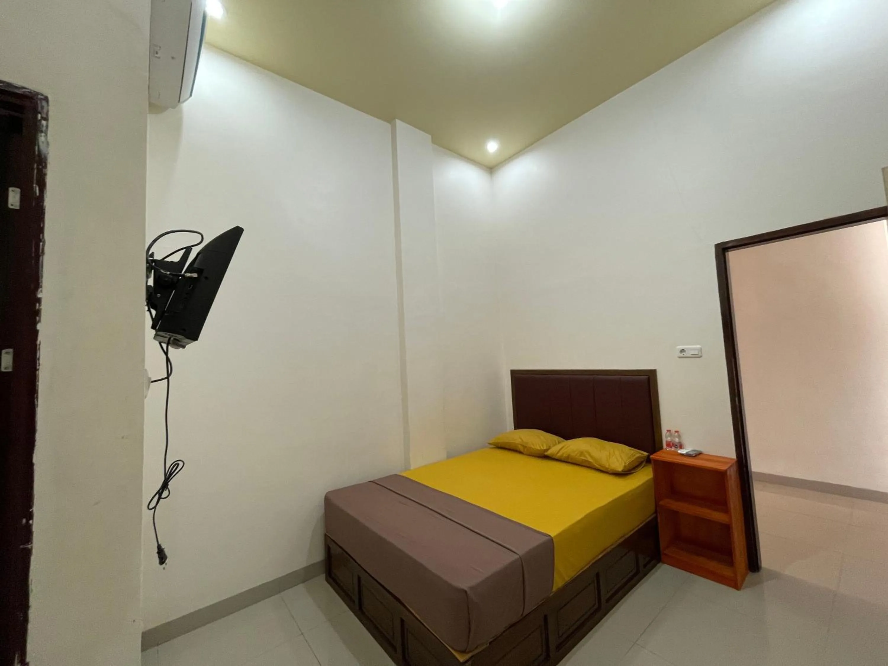 Bedroom, Bed in OYO 93414 Wisma Ratu Syariah Near SMP Negeri 2 Watang Pulu