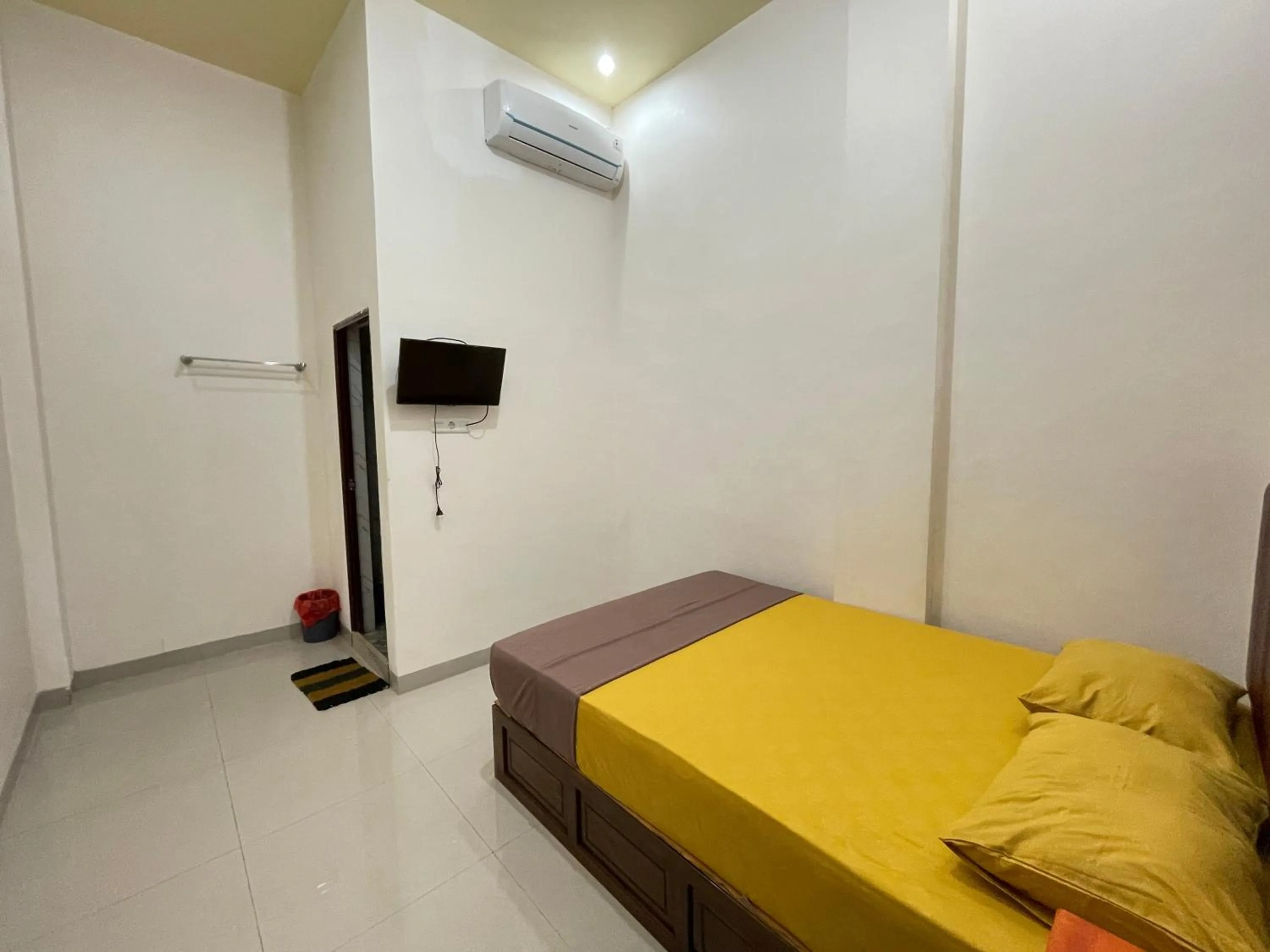 Standard Double Room in OYO 93414 Wisma Ratu Syariah Near SMP Negeri 2 Watang Pulu