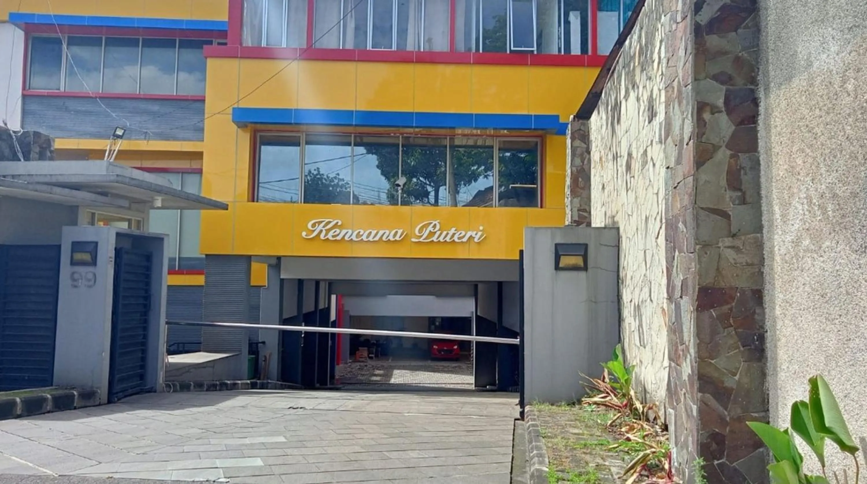 Facade/entrance in OYO Life 93383 Wisma Kencana Puteri