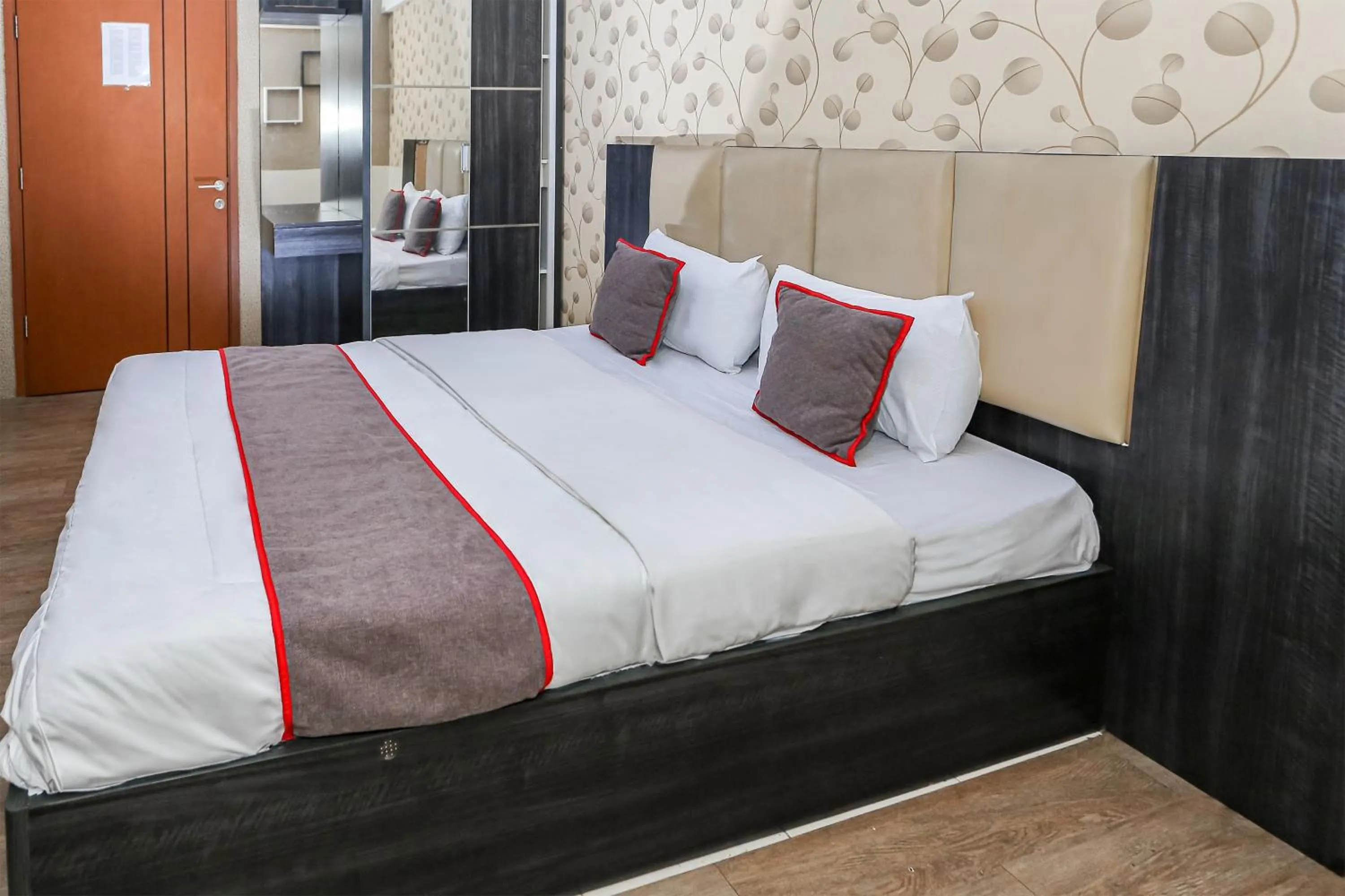 Bedroom, Bed in Capital O 93372 Aurora Residence