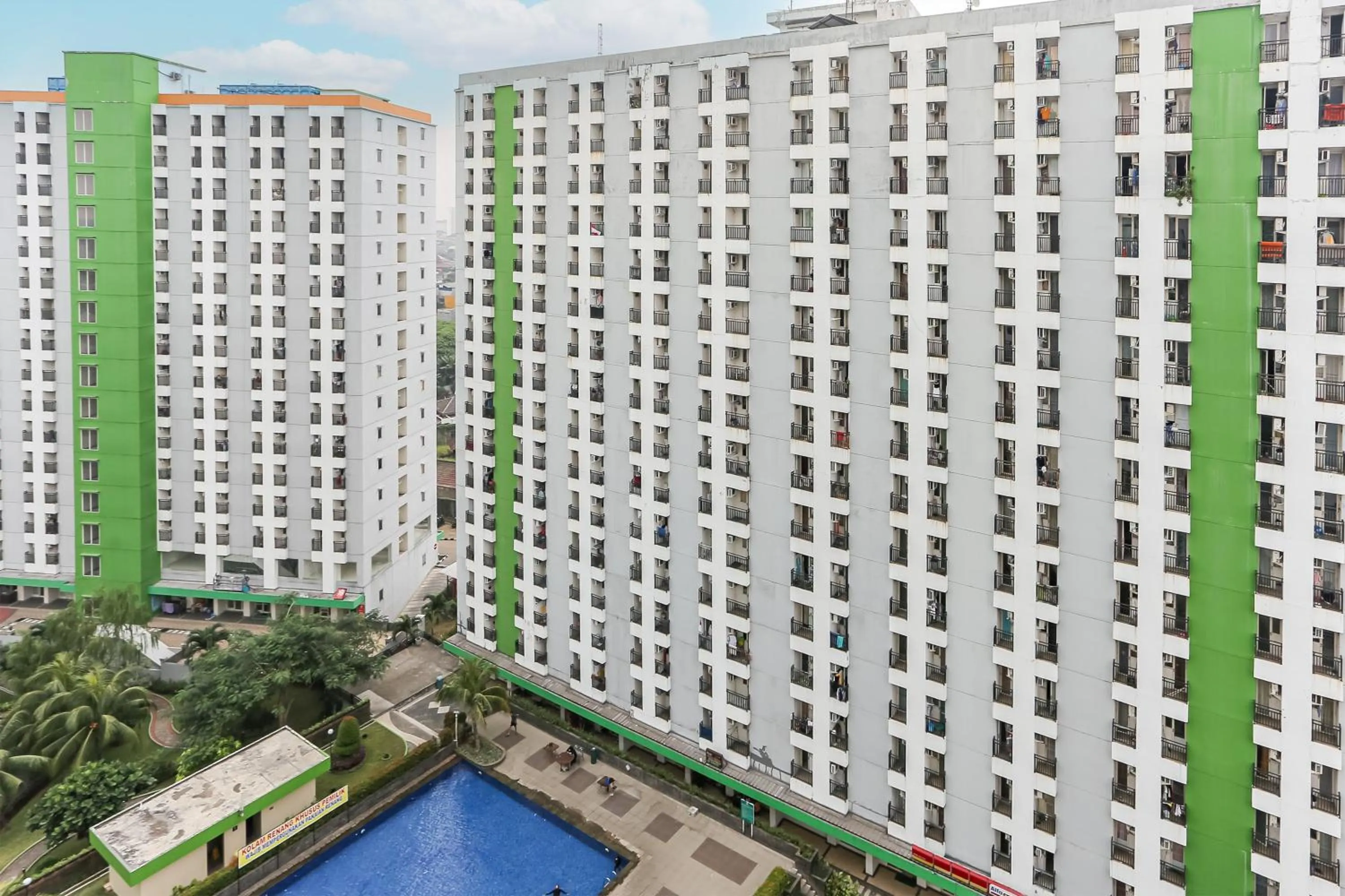 Facade/entrance in Capital O 93372 Aurora Residence