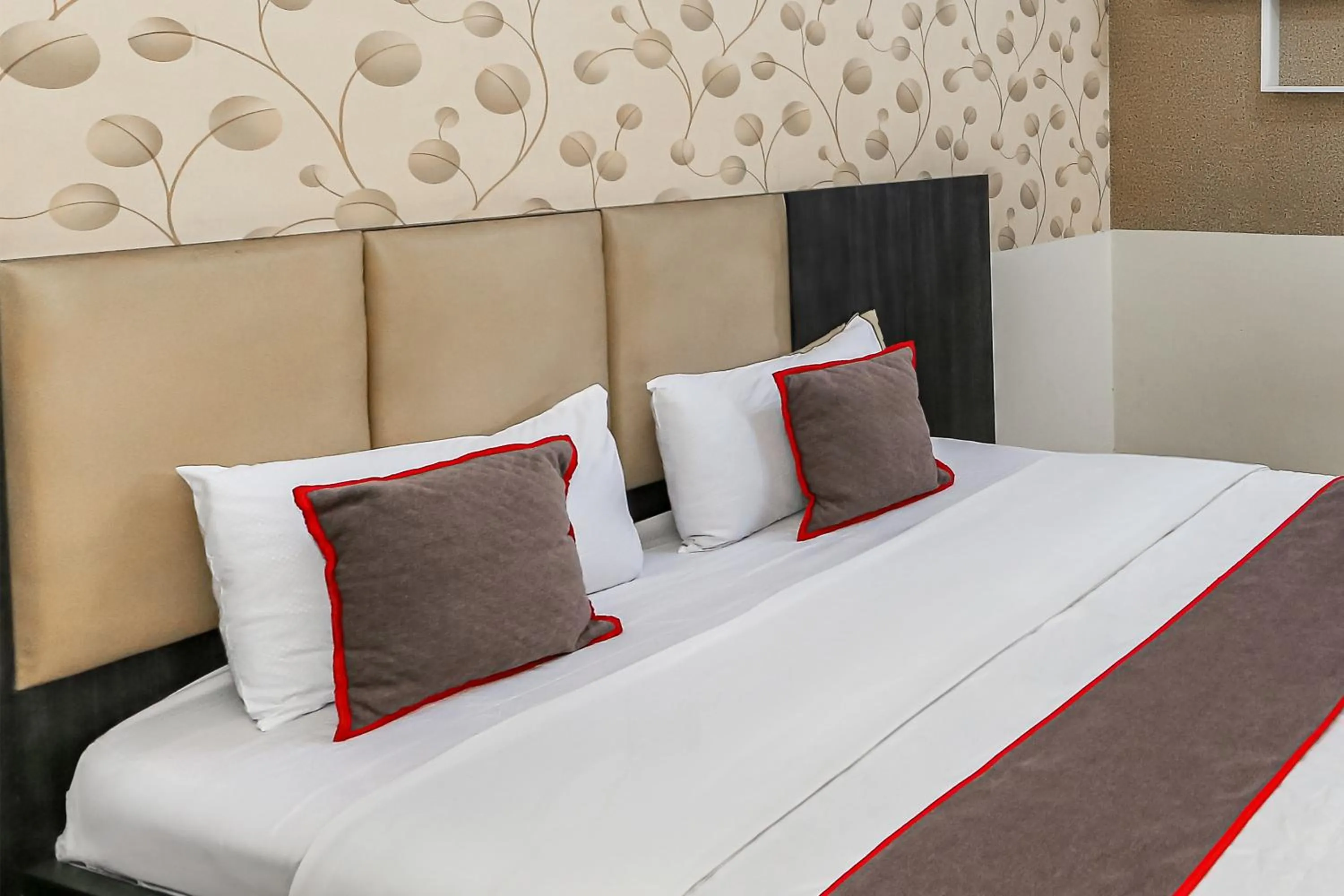 Bedroom in Capital O 93372 Aurora Residence