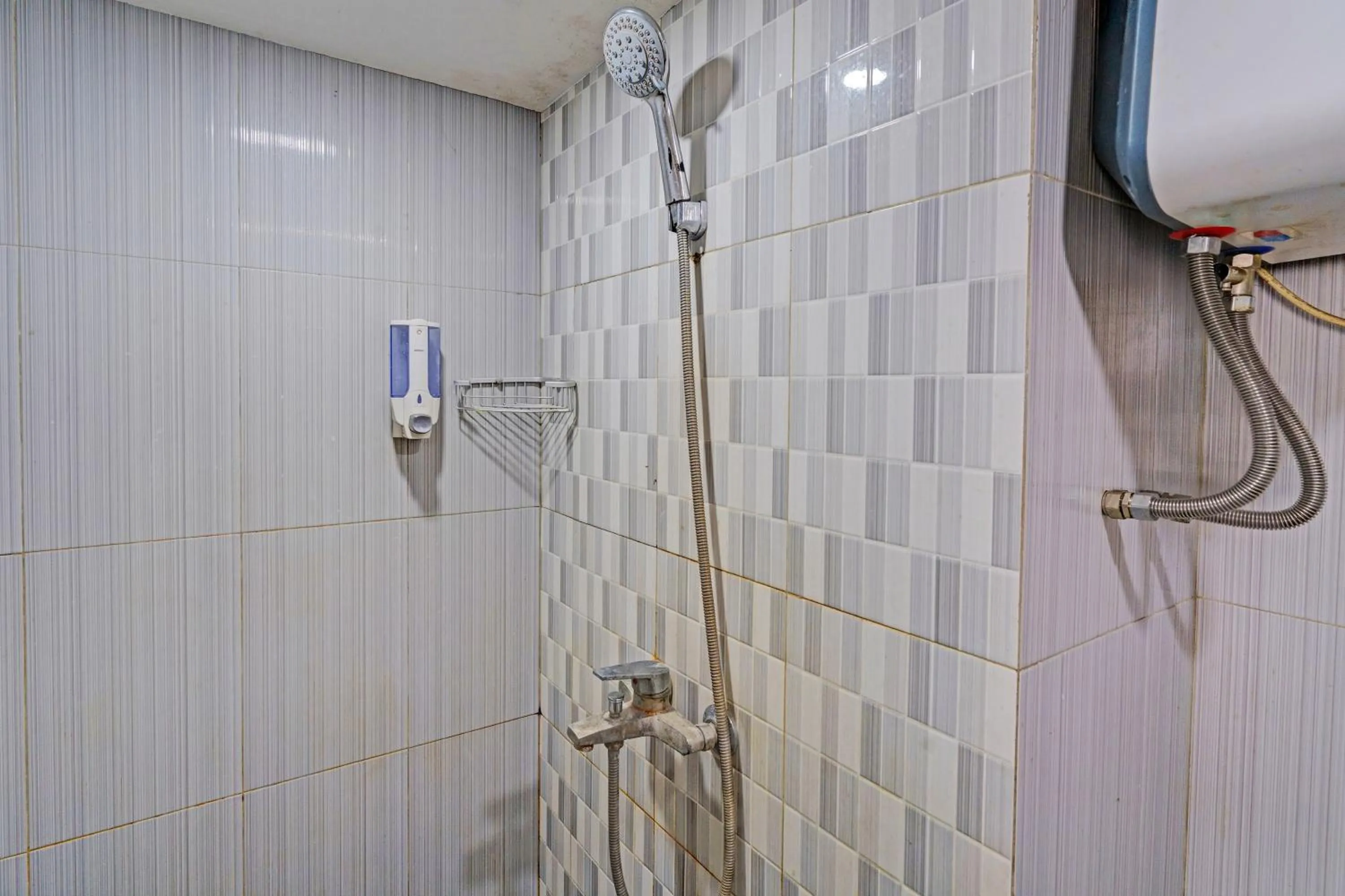 Bathroom in Hotel O Apartement Grand Sentraland By Rai Property