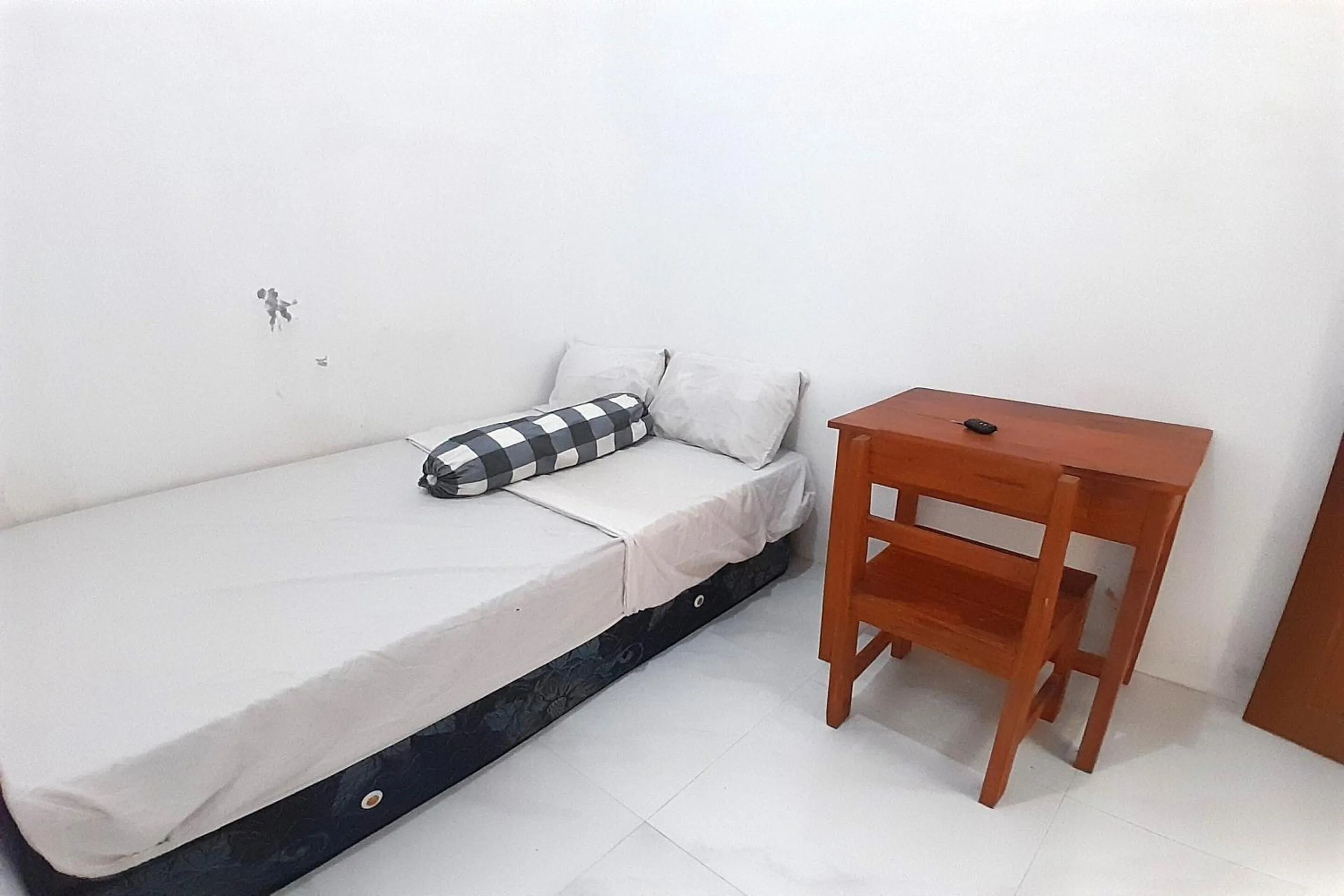 Bedroom, Bed in Hotel O Wisma Bintang Jepara