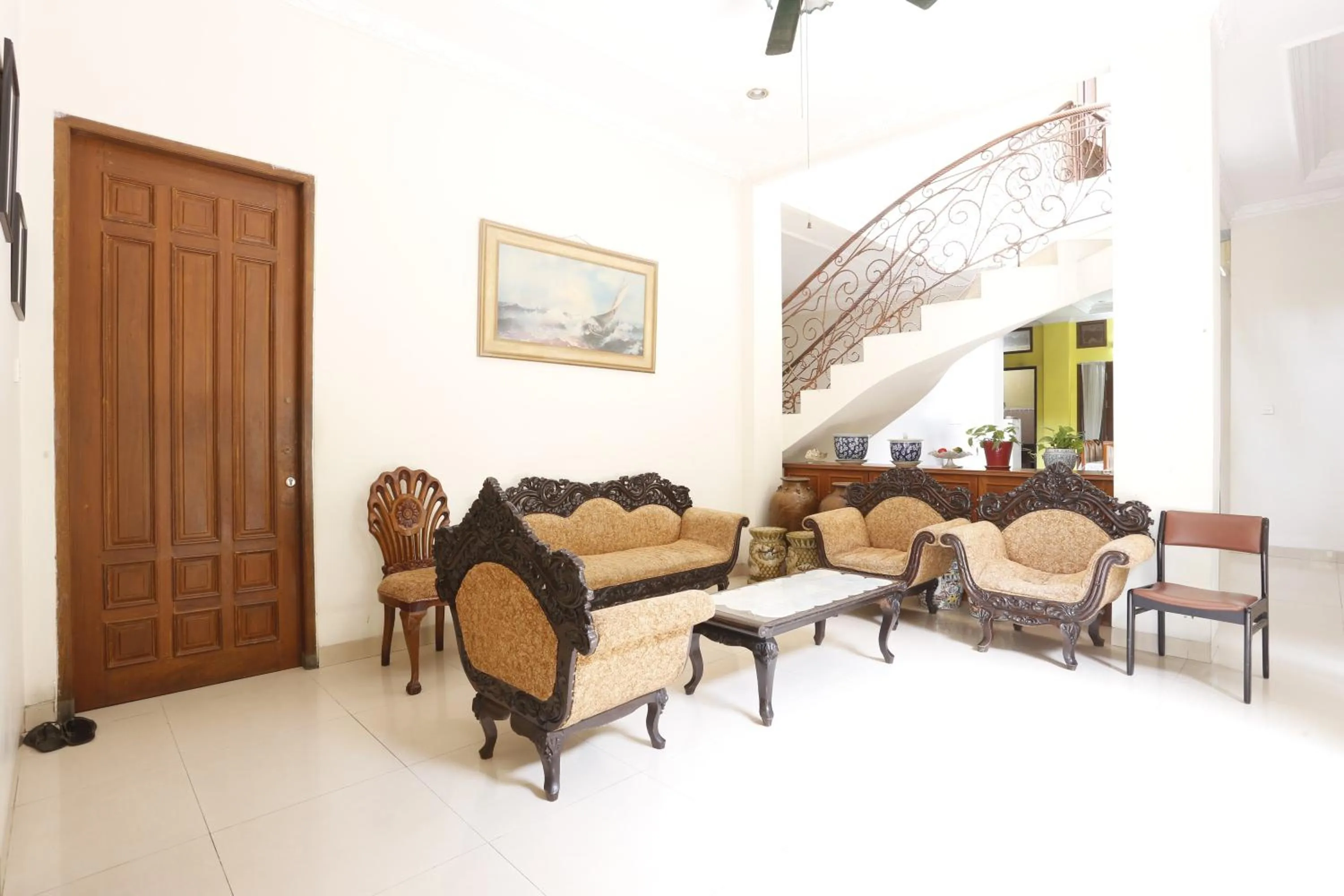 Lobby or reception in Hotel O Penginapan Mangkoe Barokah