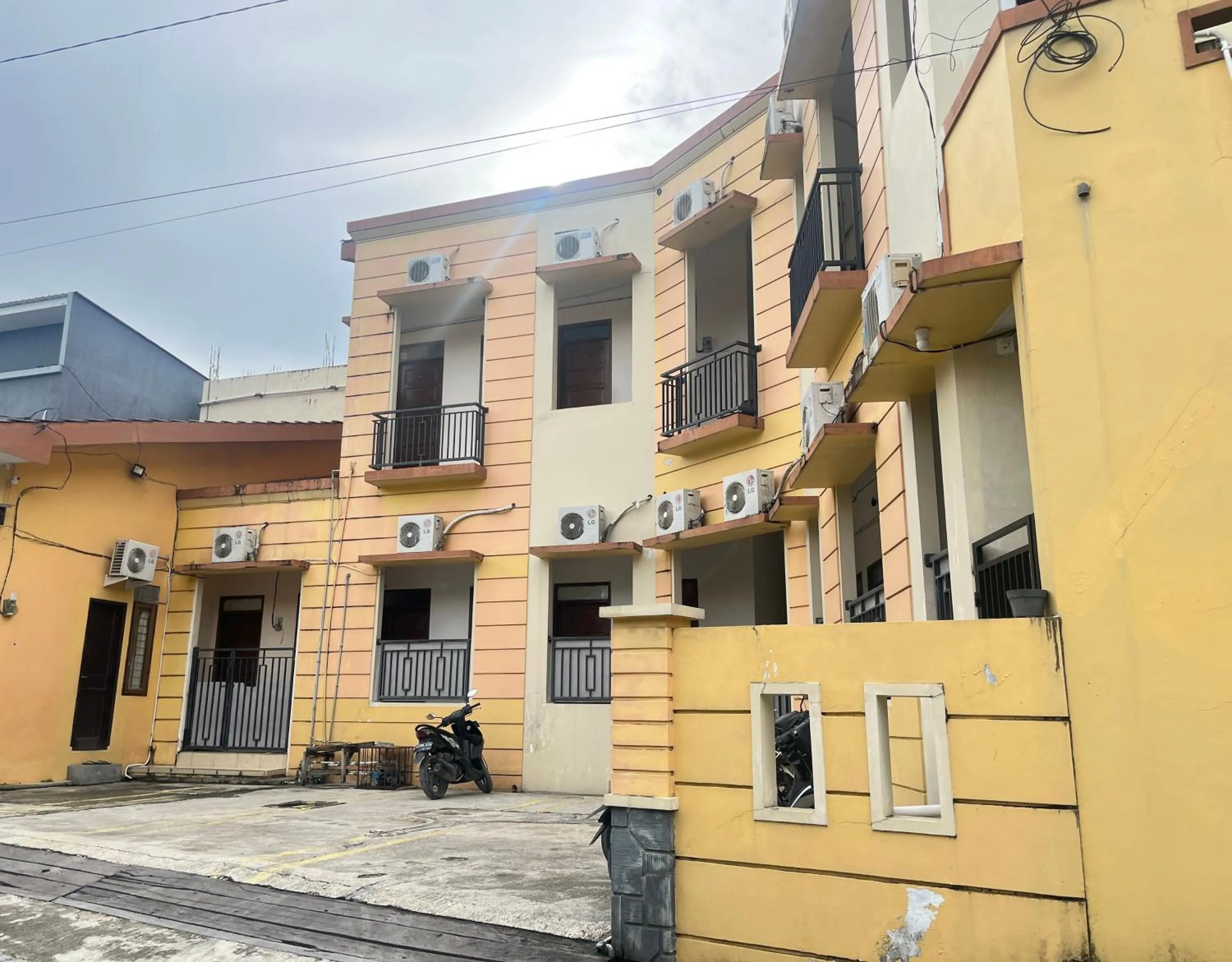 Facade/entrance in Hotel O Penginapan Mangkoe Barokah
