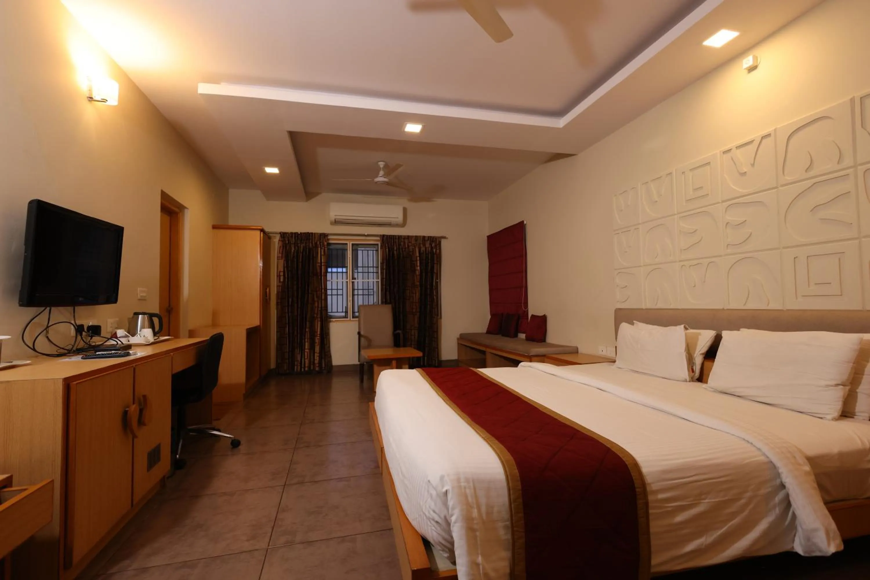 Classic Boutique Hotel & Luxury Service Apartments