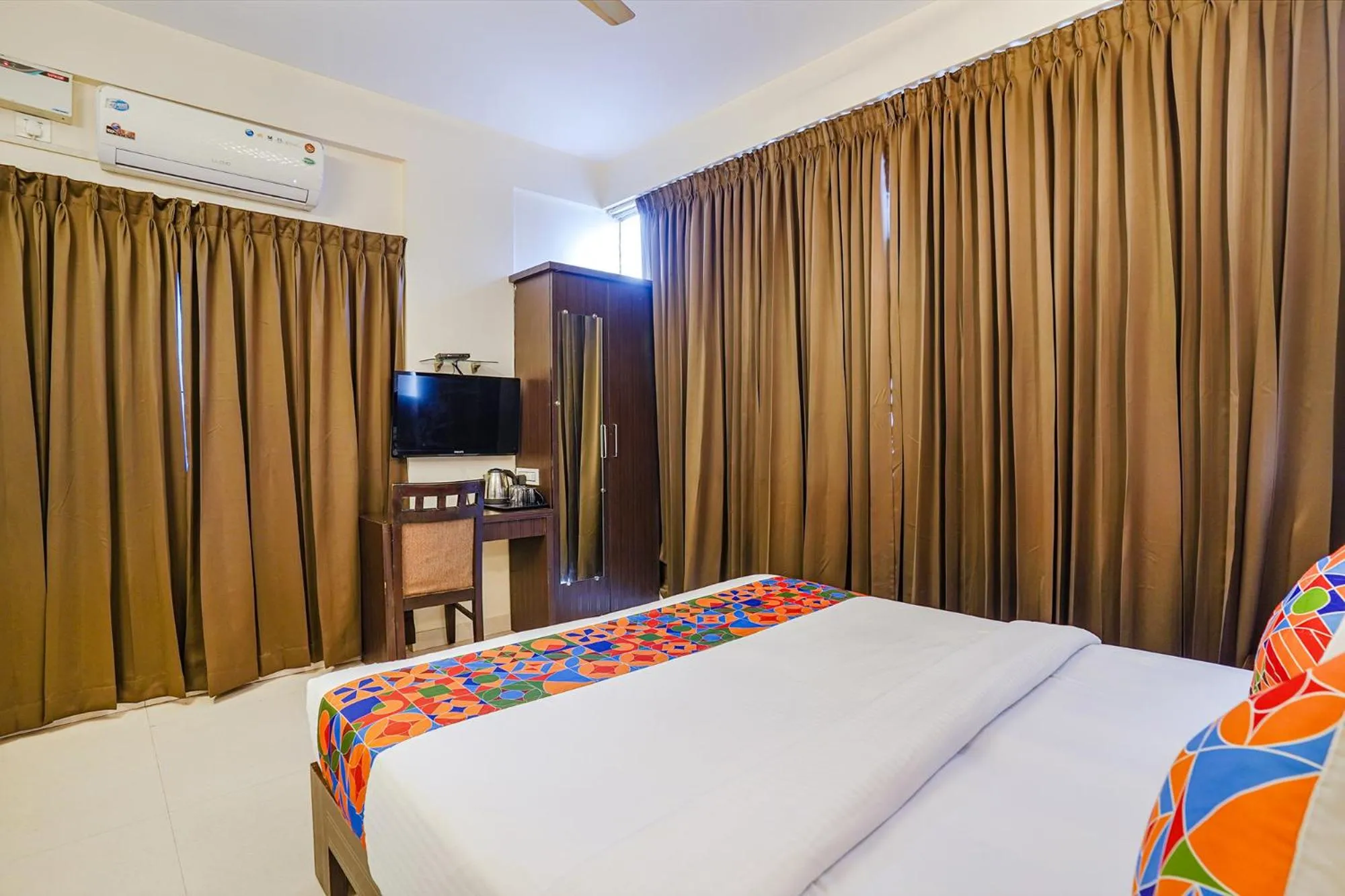 Bed in FabHotel Willow Tree