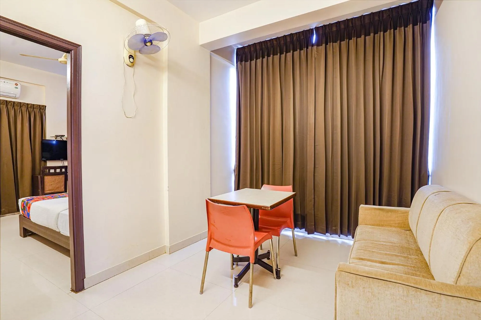 Seating area, Bed in FabHotel Willow Tree