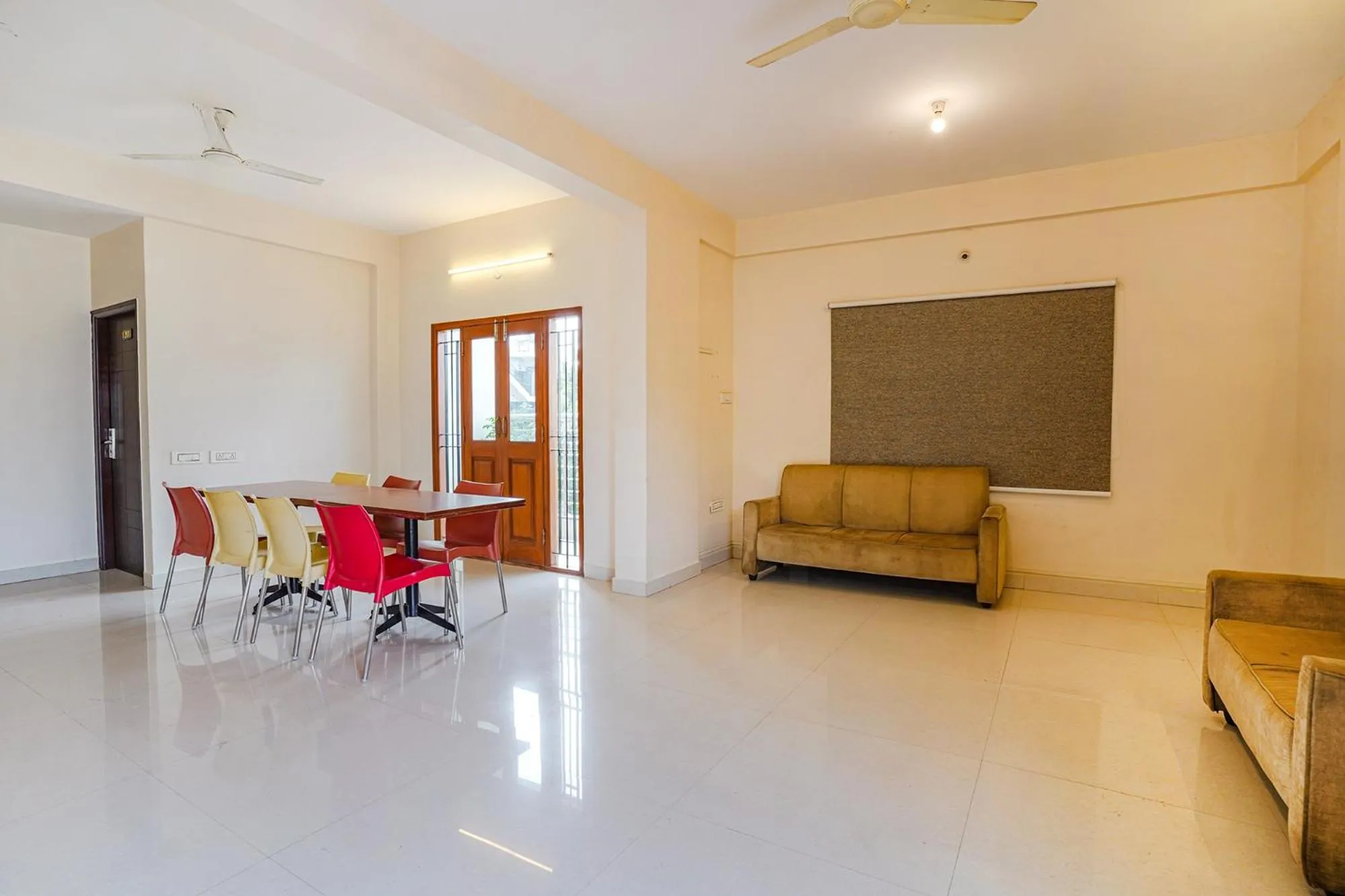 Seating area in FabHotel Willow Tree