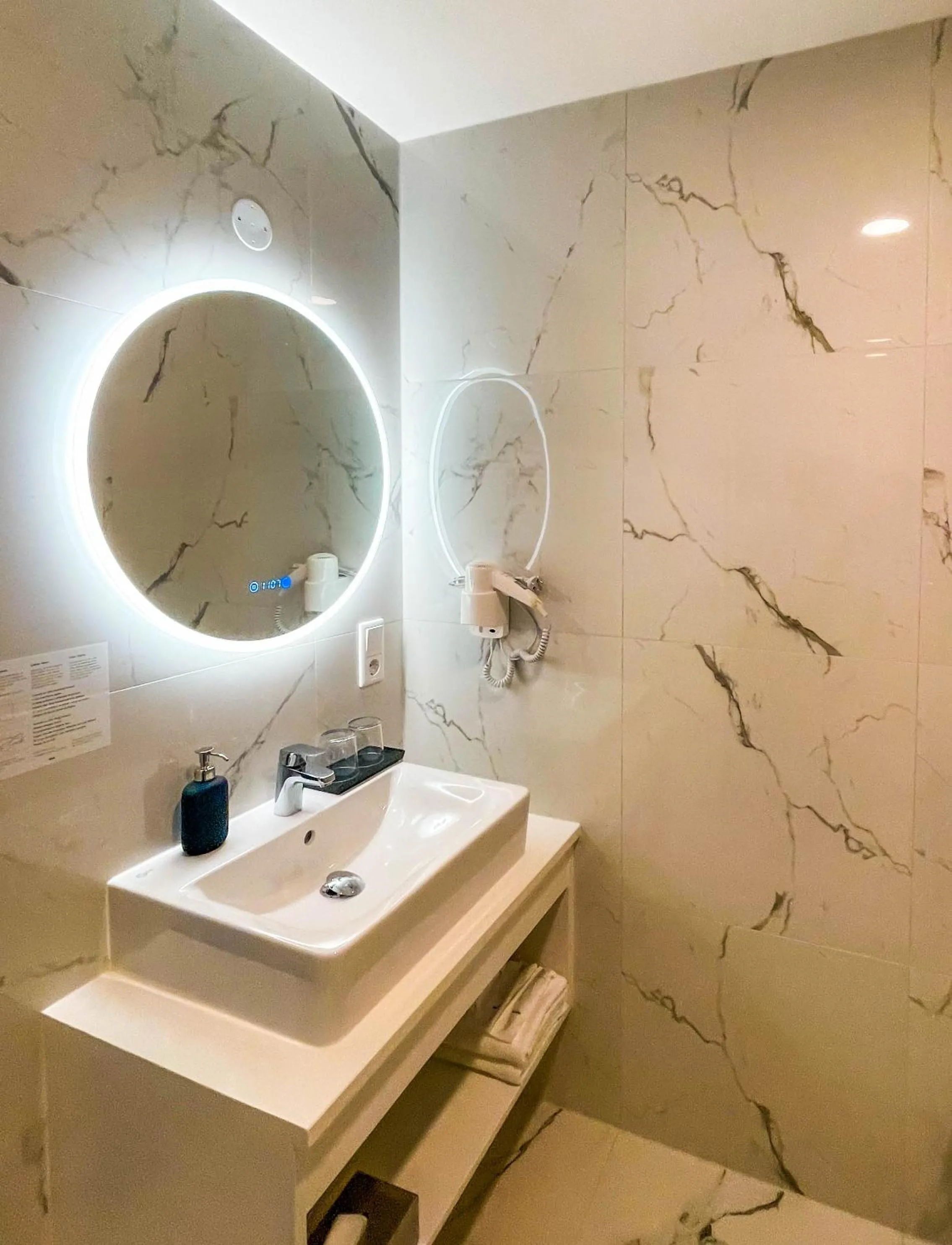 Bathroom in DX Apartments