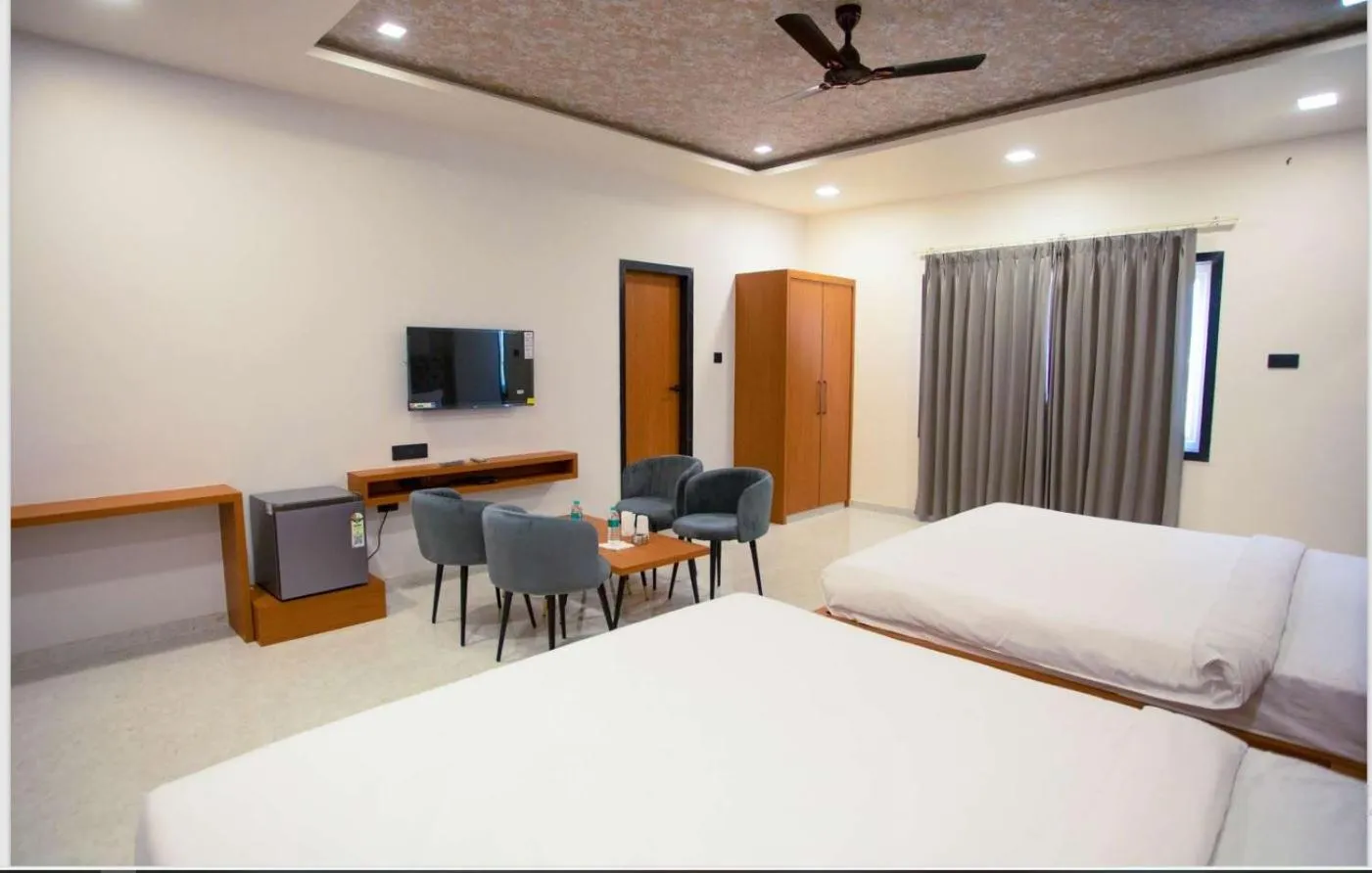 TV and multimedia, Bed in Hotel Pride Of Chittor
