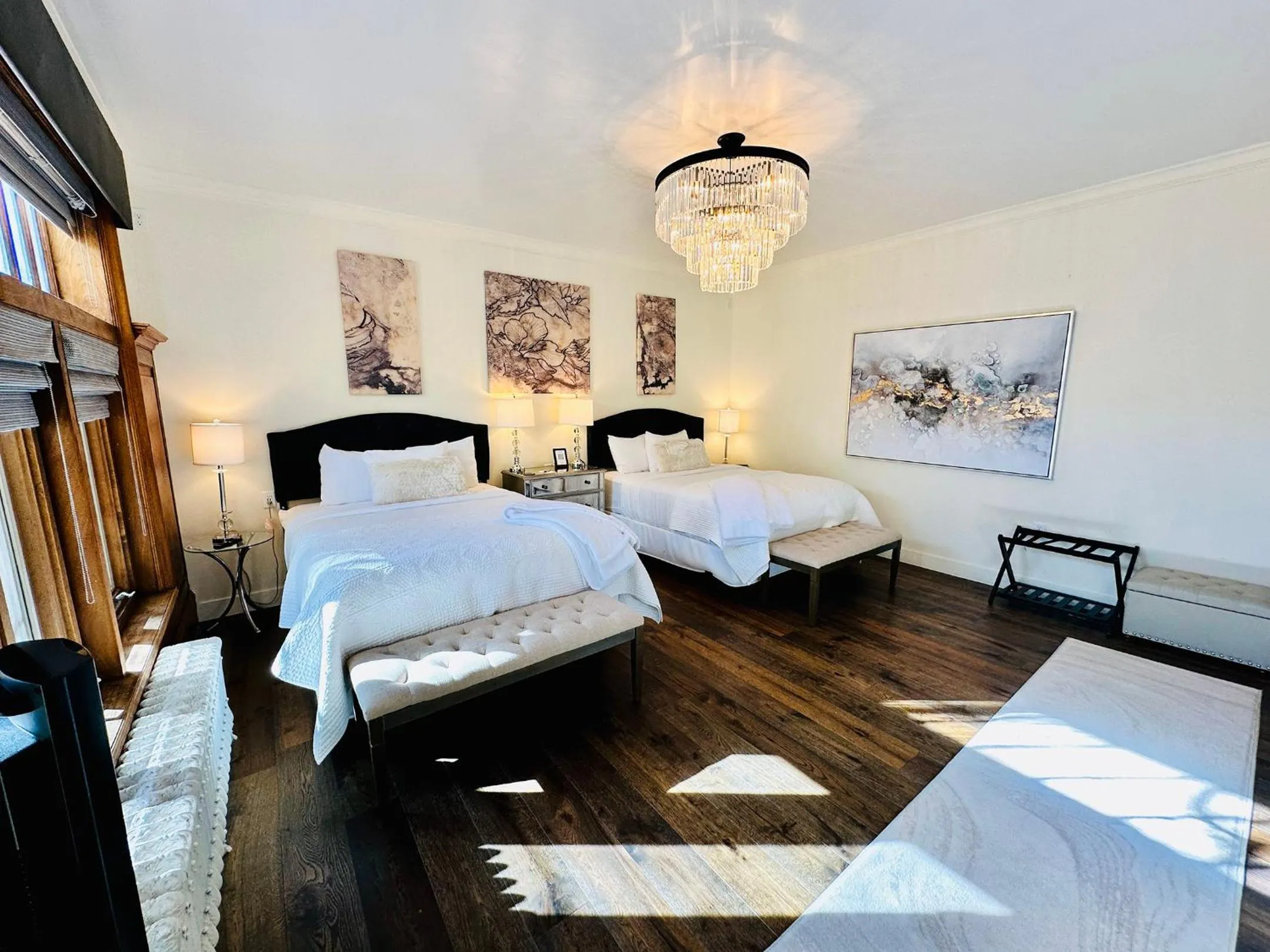 Bed in Bespoke Inn Flagstaff