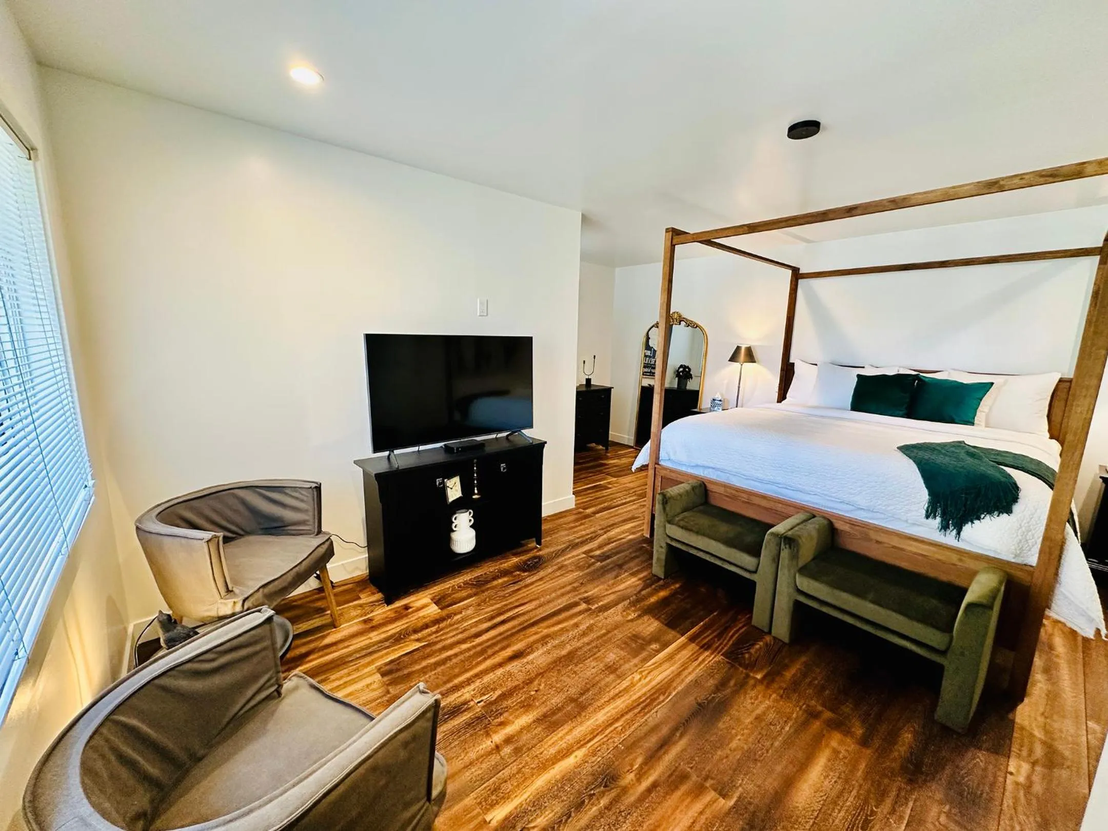 Bed in Bespoke Inn Flagstaff