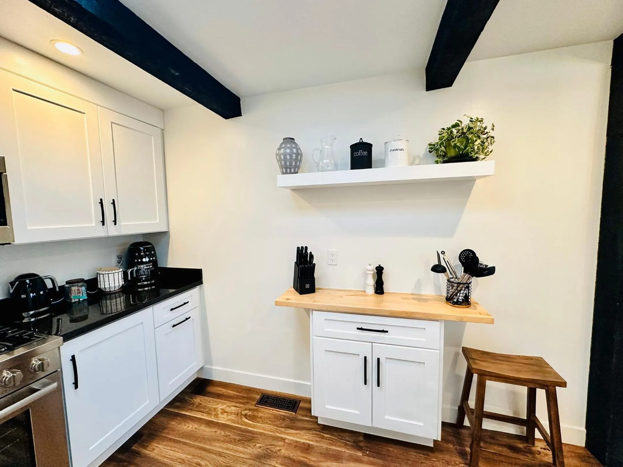 Coffee/tea facilities in Bespoke Inn Flagstaff