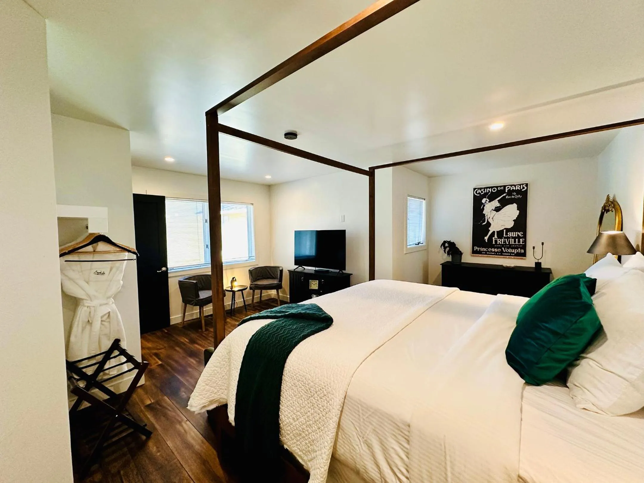 Bed in Bespoke Inn Flagstaff