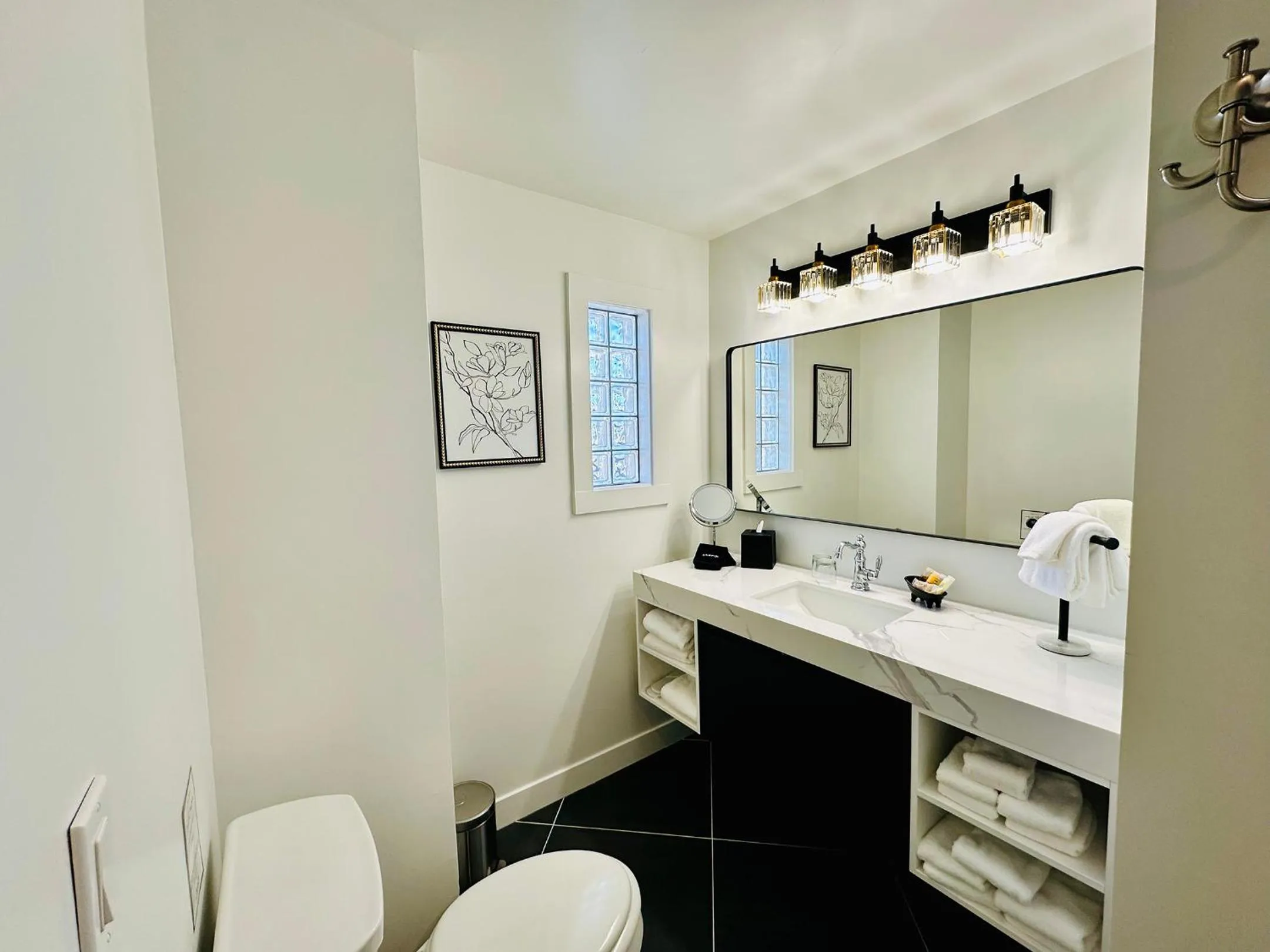 Bathroom in Bespoke Inn Flagstaff
