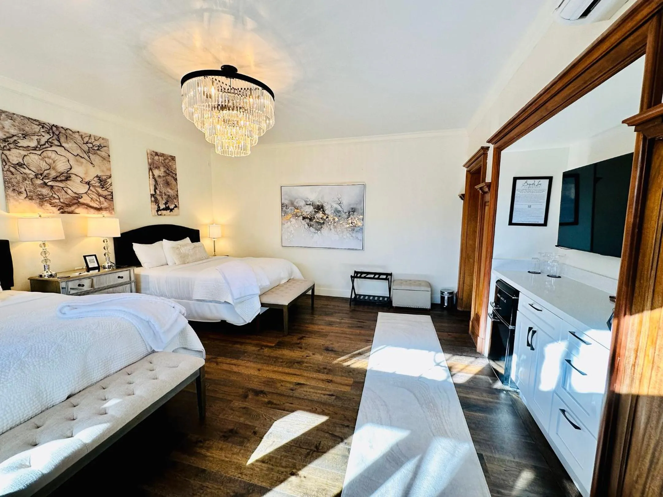 Bed in Bespoke Inn Flagstaff