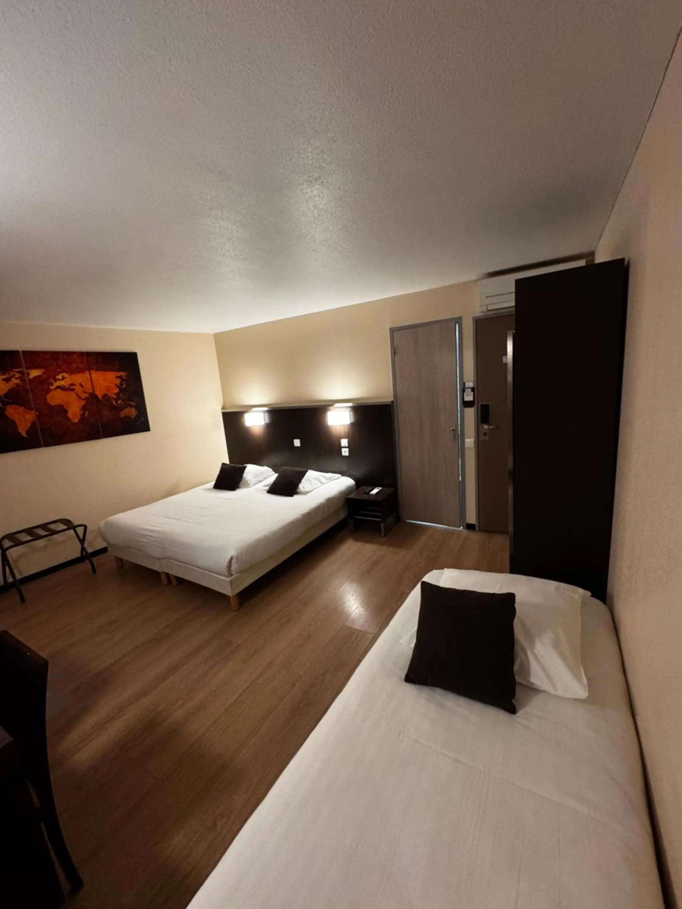 Bed in Hôtel Au Petit Caporal